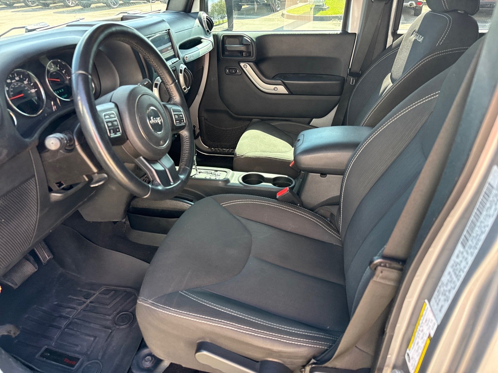 2016 Jeep Wrangler Unlimited 4WD 4dr Sahara