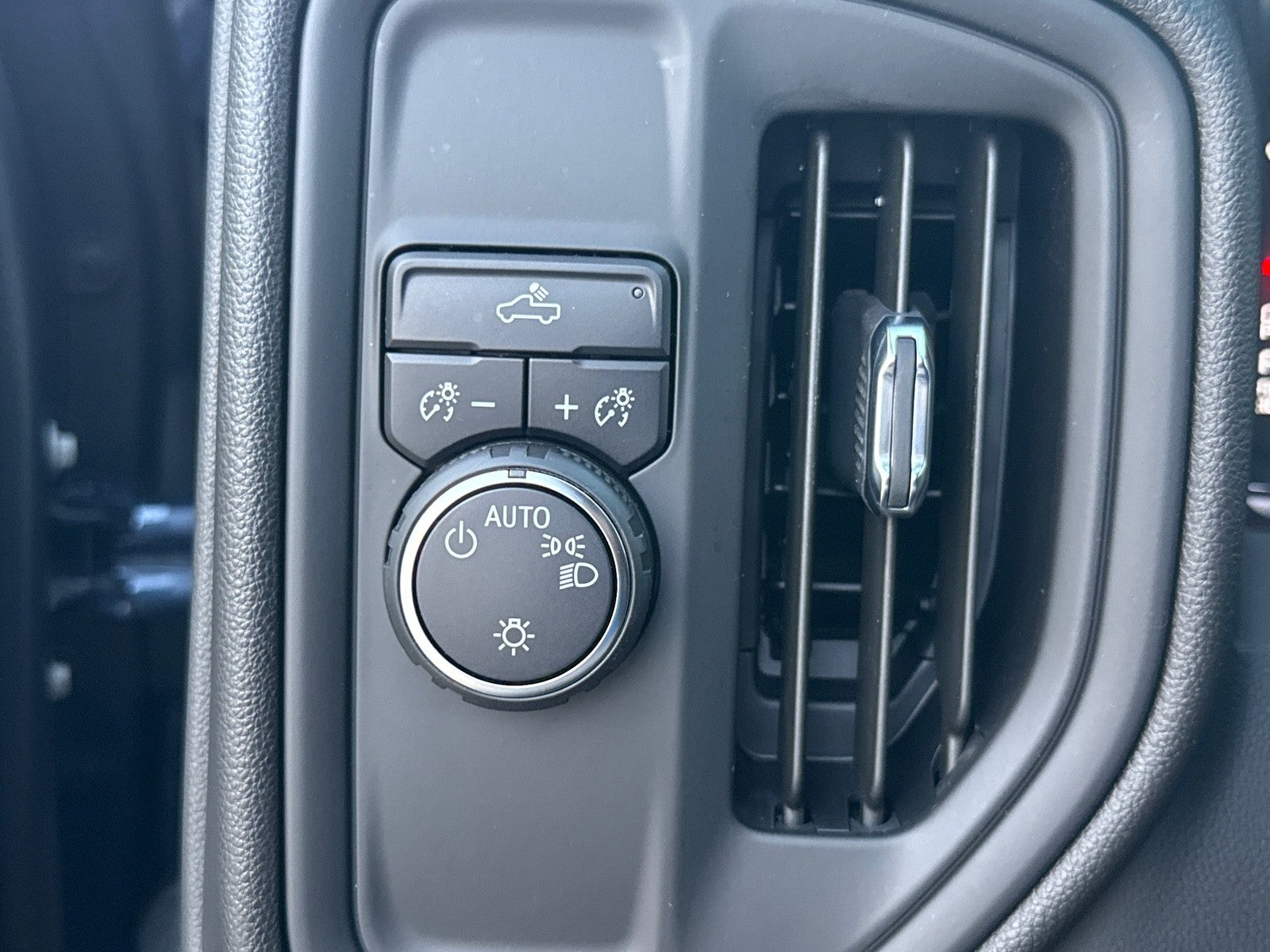 2022 Chevrolet Silverado 1500 LTD 2WD Crew Cab 147 Custom