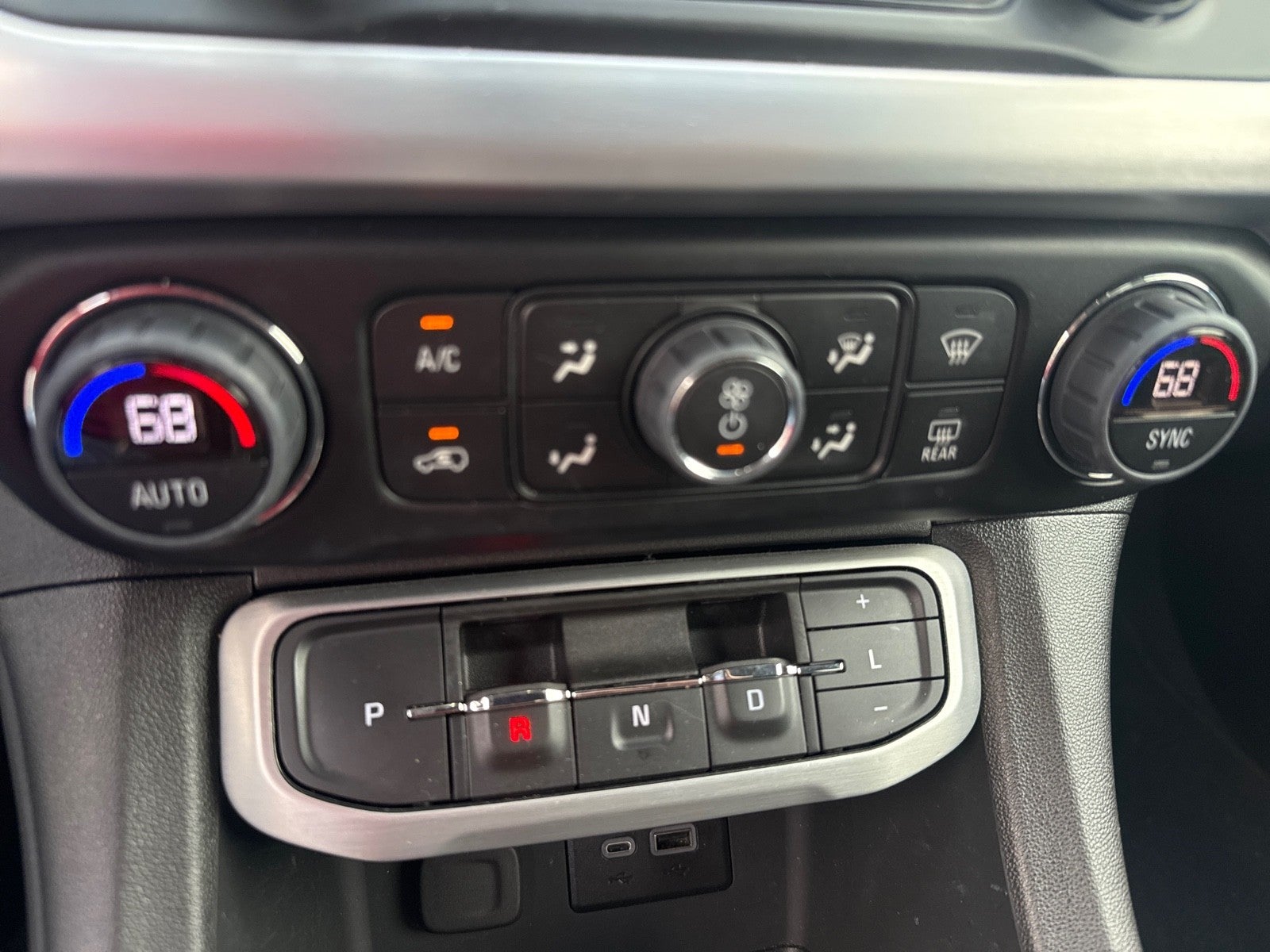 2023 GMC Acadia FWD 4dr SLE