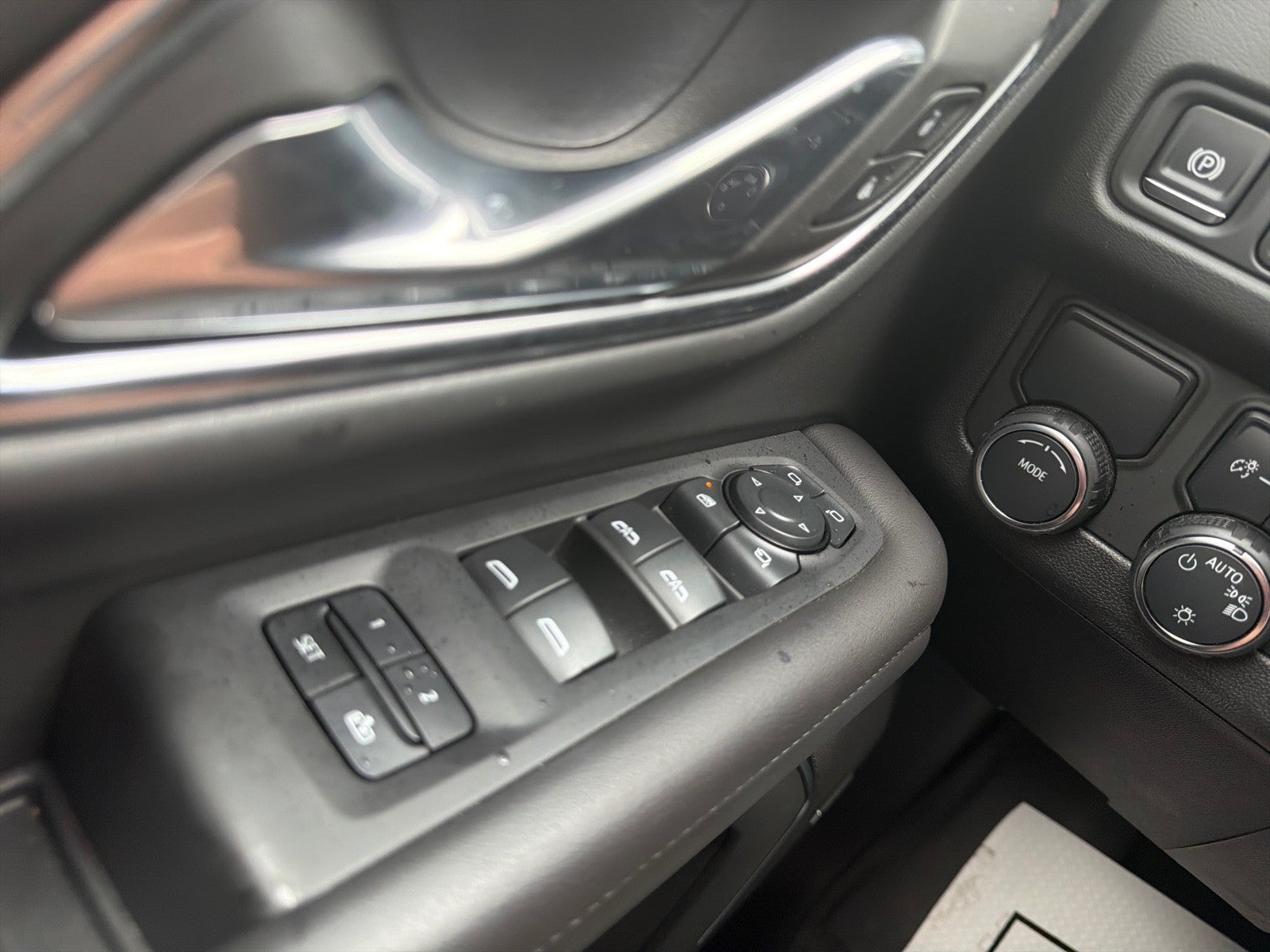 2024 Chevrolet Tahoe 2WD 4dr LT