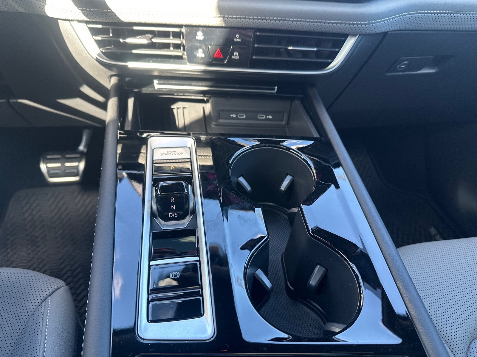 2026 Volkswagen Atlas Cross Sport 2.0T SEL R-Line Black 4MOTION