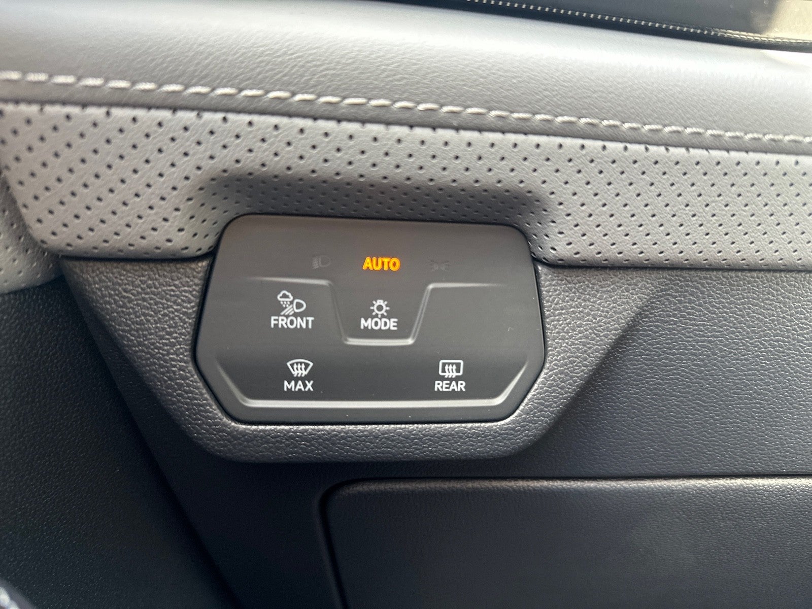 2026 Volkswagen Atlas Cross Sport 2.0T SEL R-Line Black 4MOTION