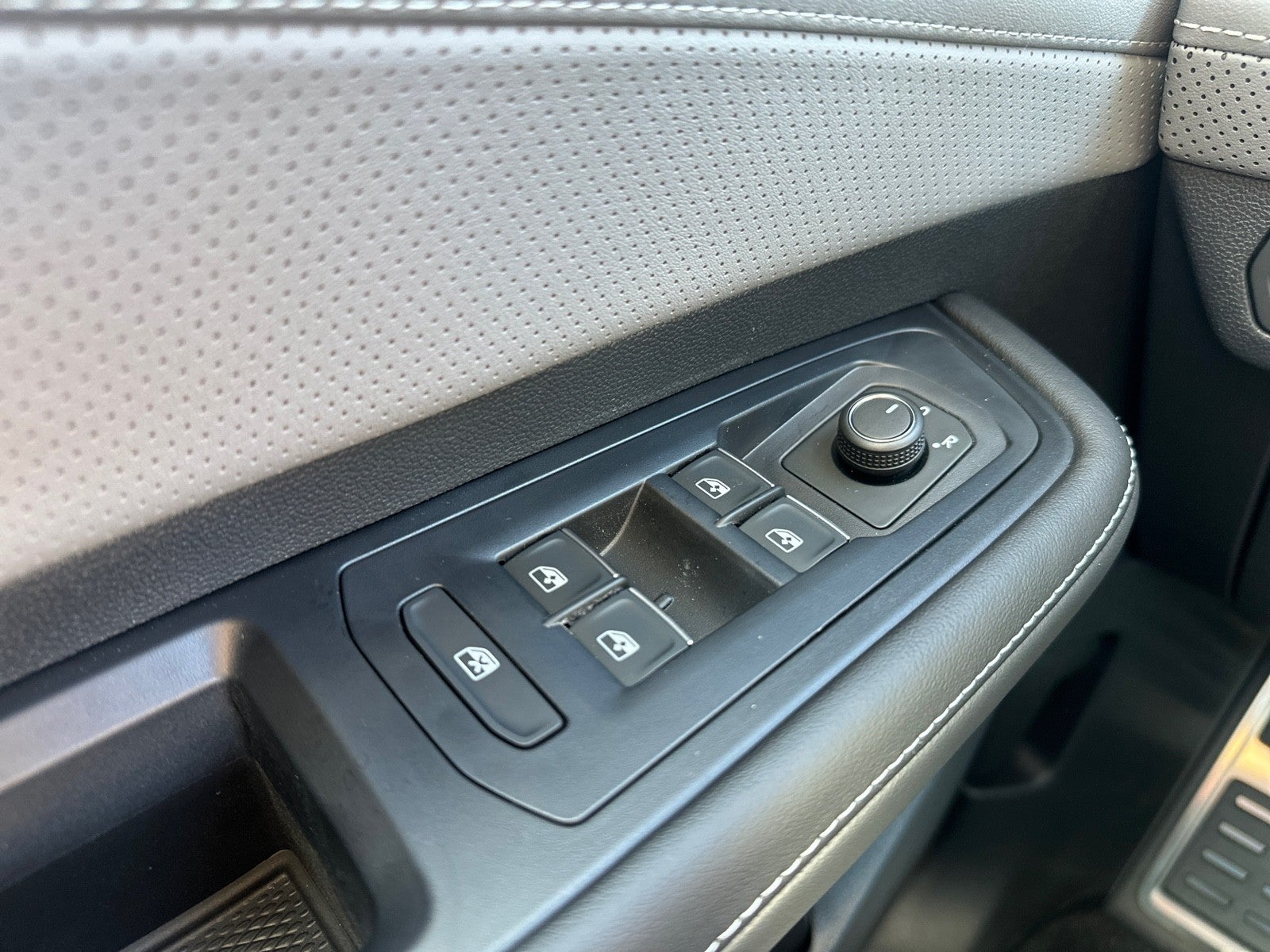 2026 Volkswagen Atlas Cross Sport 2.0T SEL R-Line Black 4MOTION