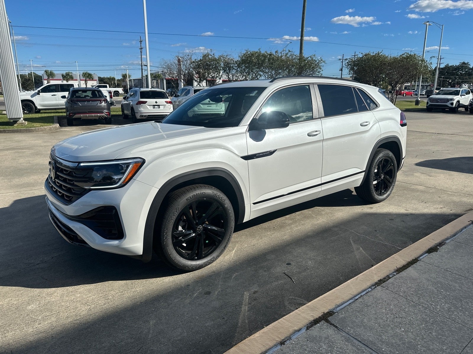 2026 Volkswagen Atlas Cross Sport 2.0T SEL R-Line Black 4MOTION