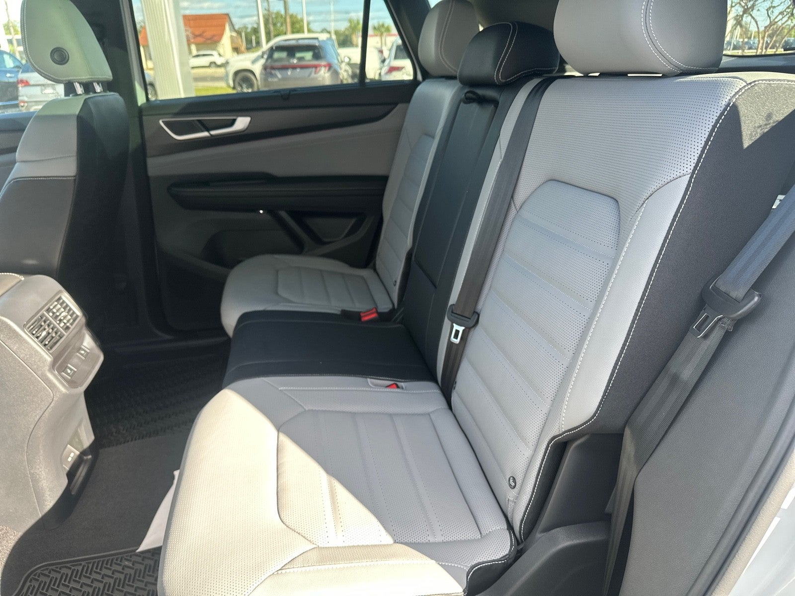 2026 Volkswagen Atlas Cross Sport 2.0T SEL R-Line Black 4MOTION