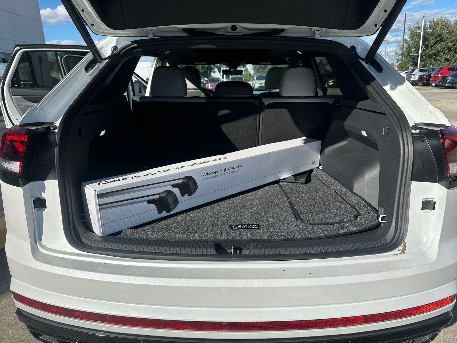 2026 Volkswagen Atlas Cross Sport 2.0T SEL R-Line Black 4MOTION