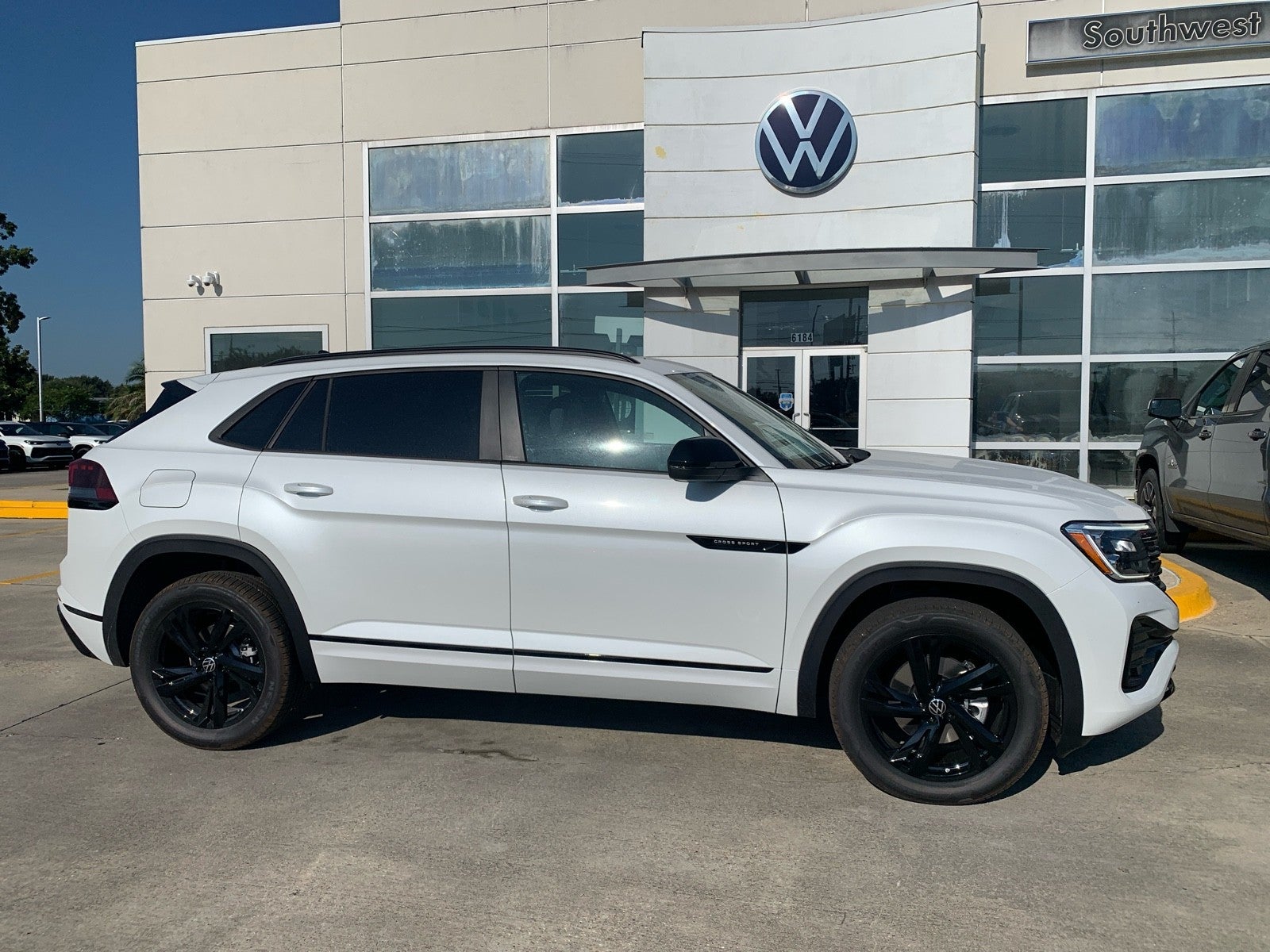 2026 Volkswagen Atlas Cross Sport 2.0T SEL R-Line Black 4MOTION