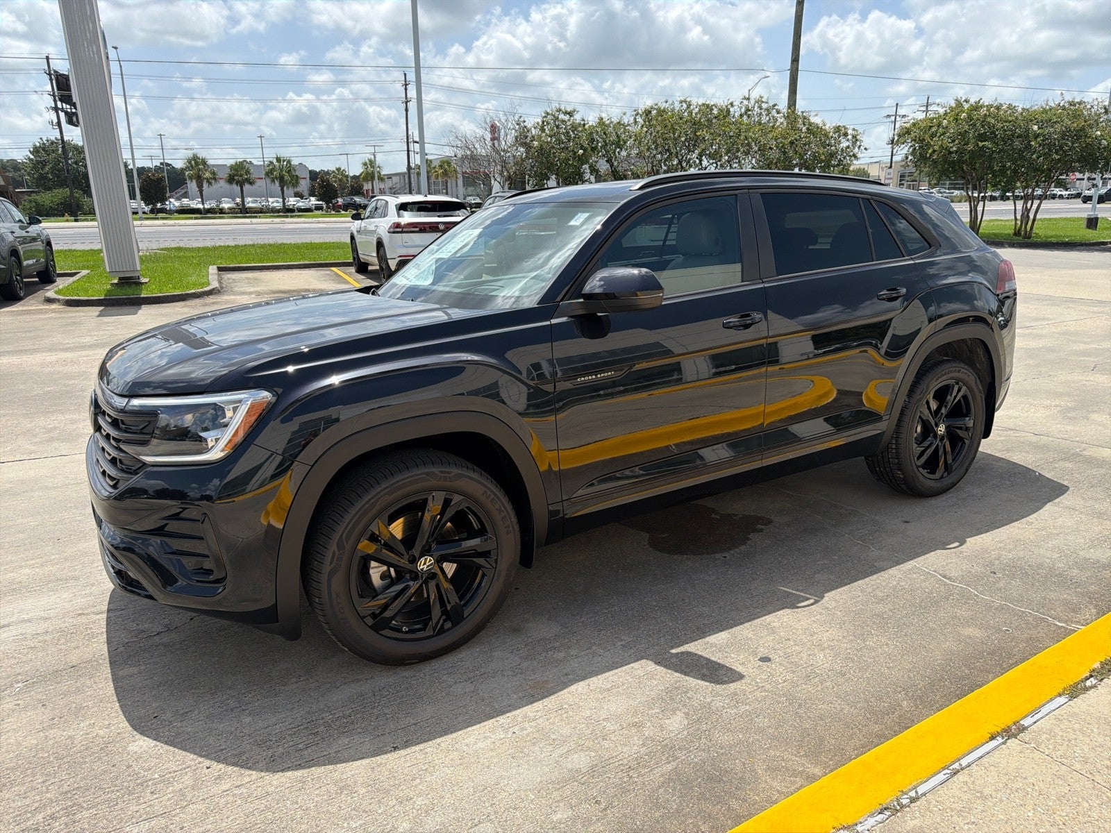2026 Volkswagen Atlas Cross Sport 2.0T SEL R-Line Black 4MOTION