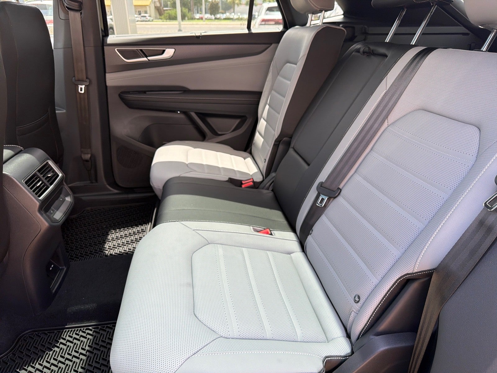 2026 Volkswagen Atlas Cross Sport 2.0T SEL R-Line Black 4MOTION