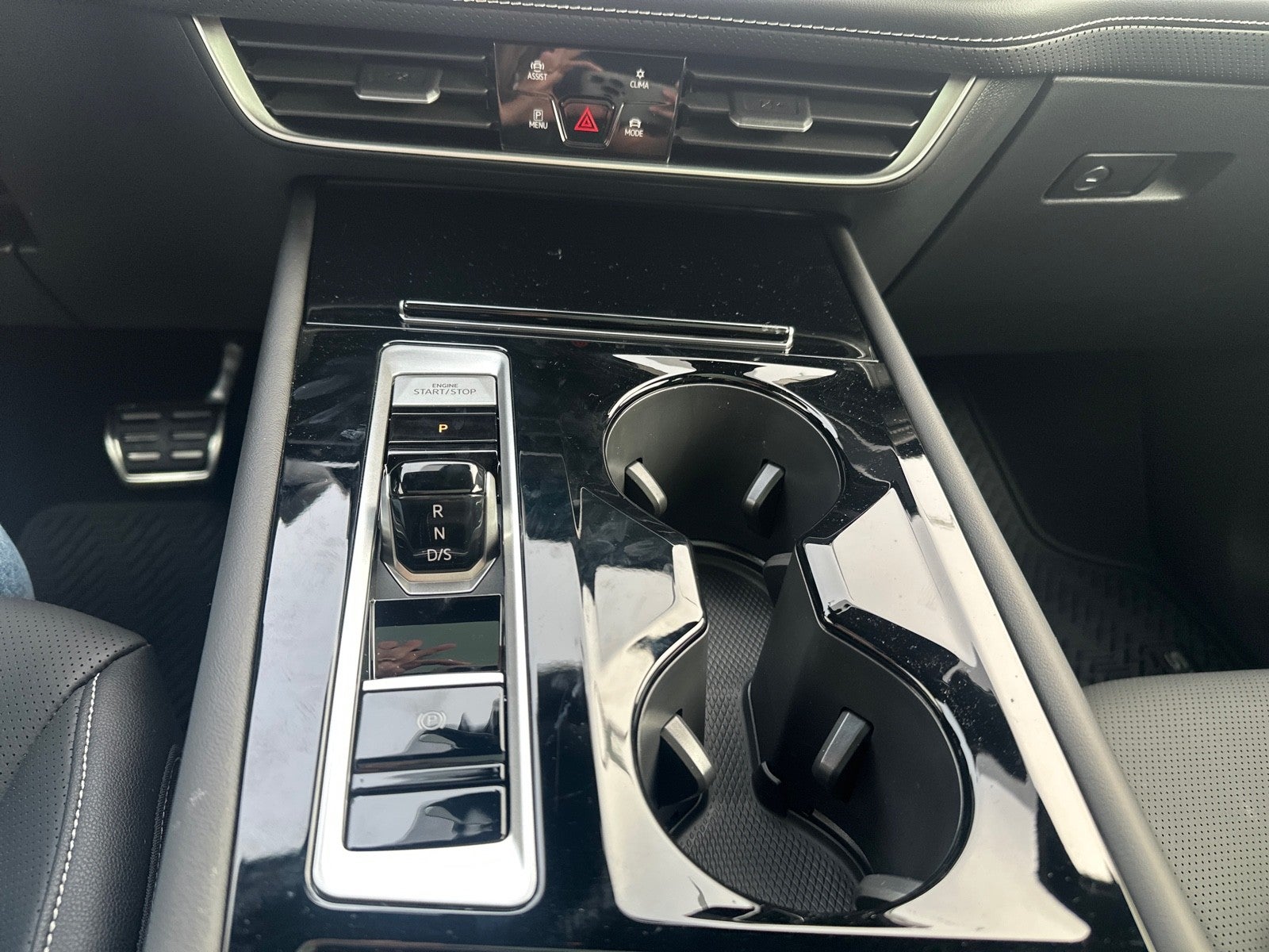 2026 Volkswagen Atlas Cross Sport 2.0T SEL R-Line Black 4MOTION