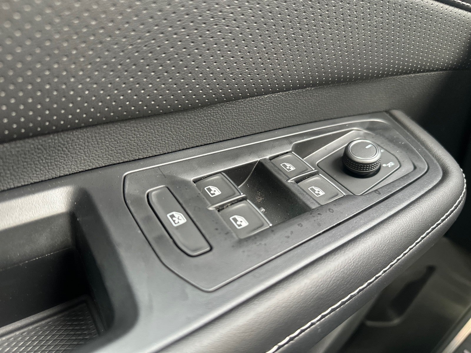 2026 Volkswagen Atlas Cross Sport 2.0T SEL R-Line Black 4MOTION