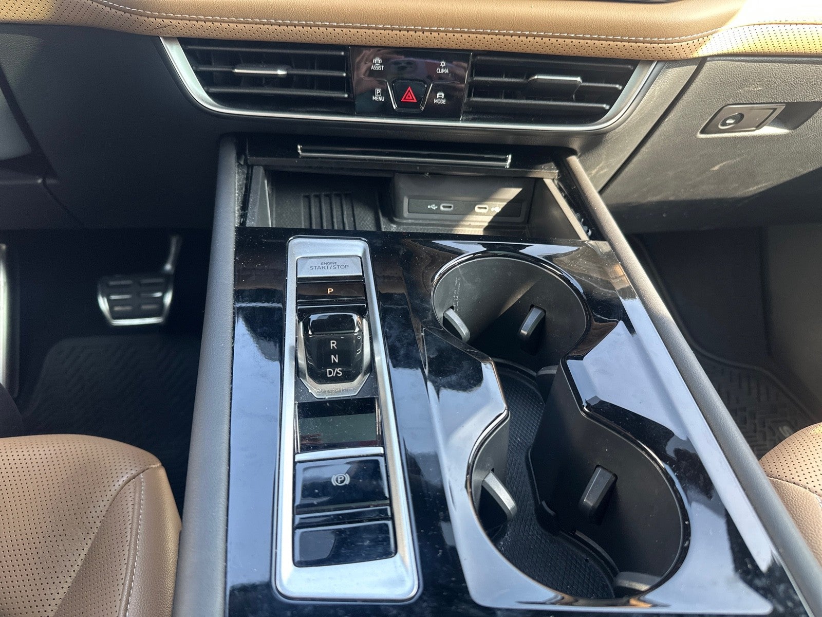 2025 Volkswagen Atlas Cross Sport 2.0T SEL R-Line Black 4MOTION