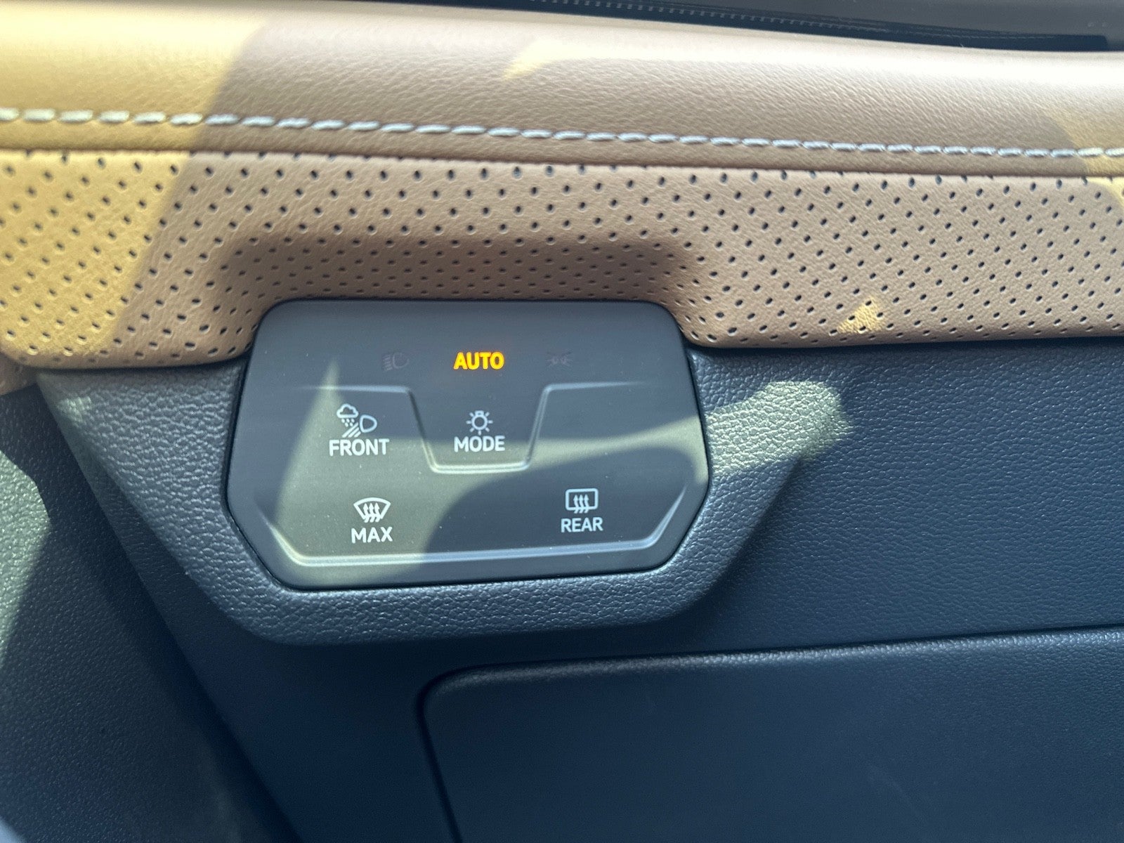 2025 Volkswagen Atlas Cross Sport 2.0T SEL R-Line Black 4MOTION