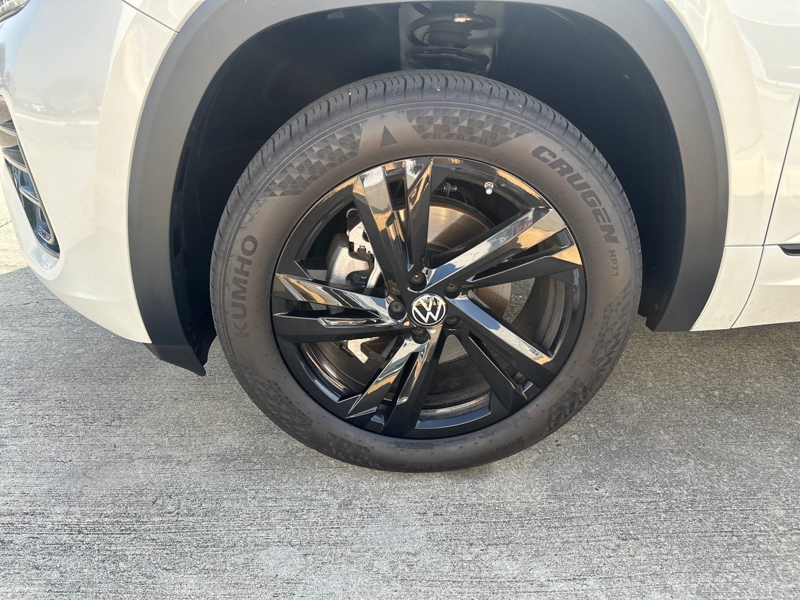 2025 Volkswagen Atlas Cross Sport 2.0T SEL R-Line Black 4MOTION