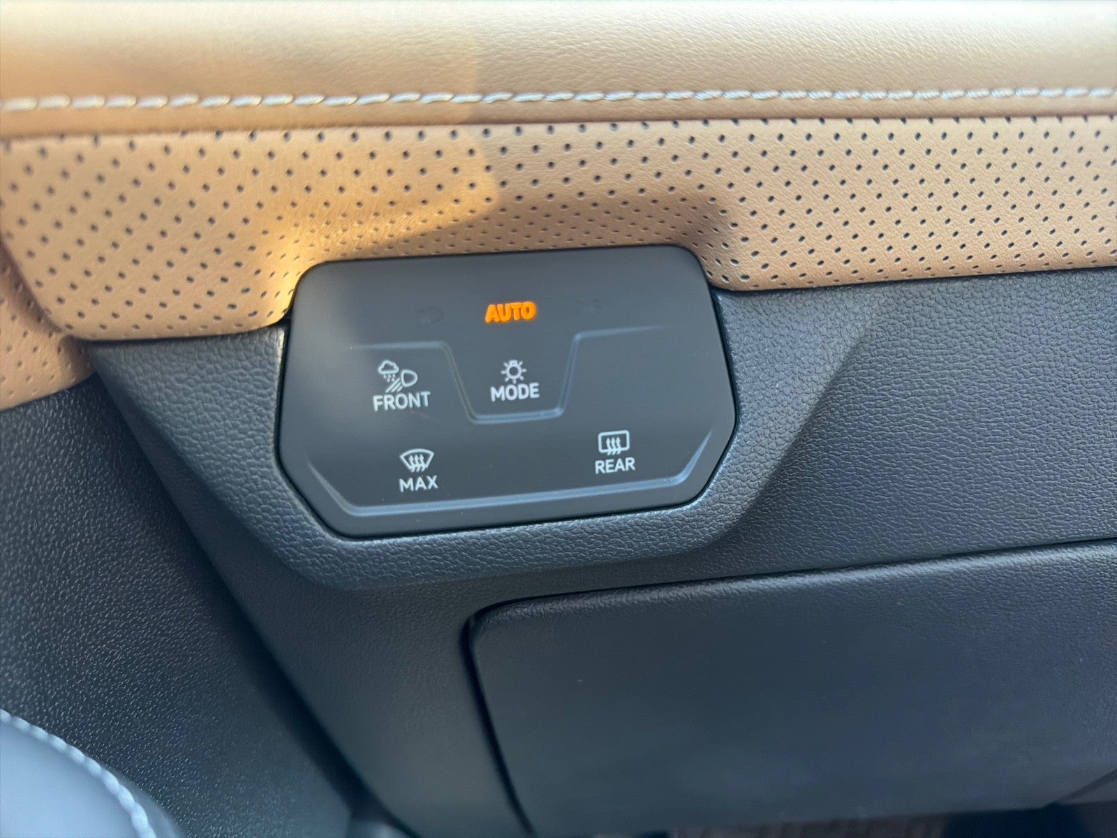 2026 Volkswagen Atlas Cross Sport 2.0T SEL 4MOTION
