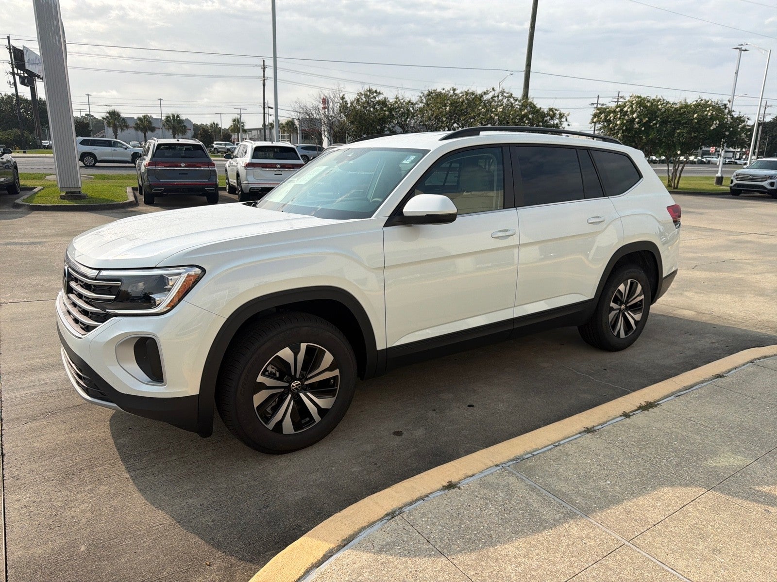 2026 Volkswagen Atlas 2.0T SE FWD