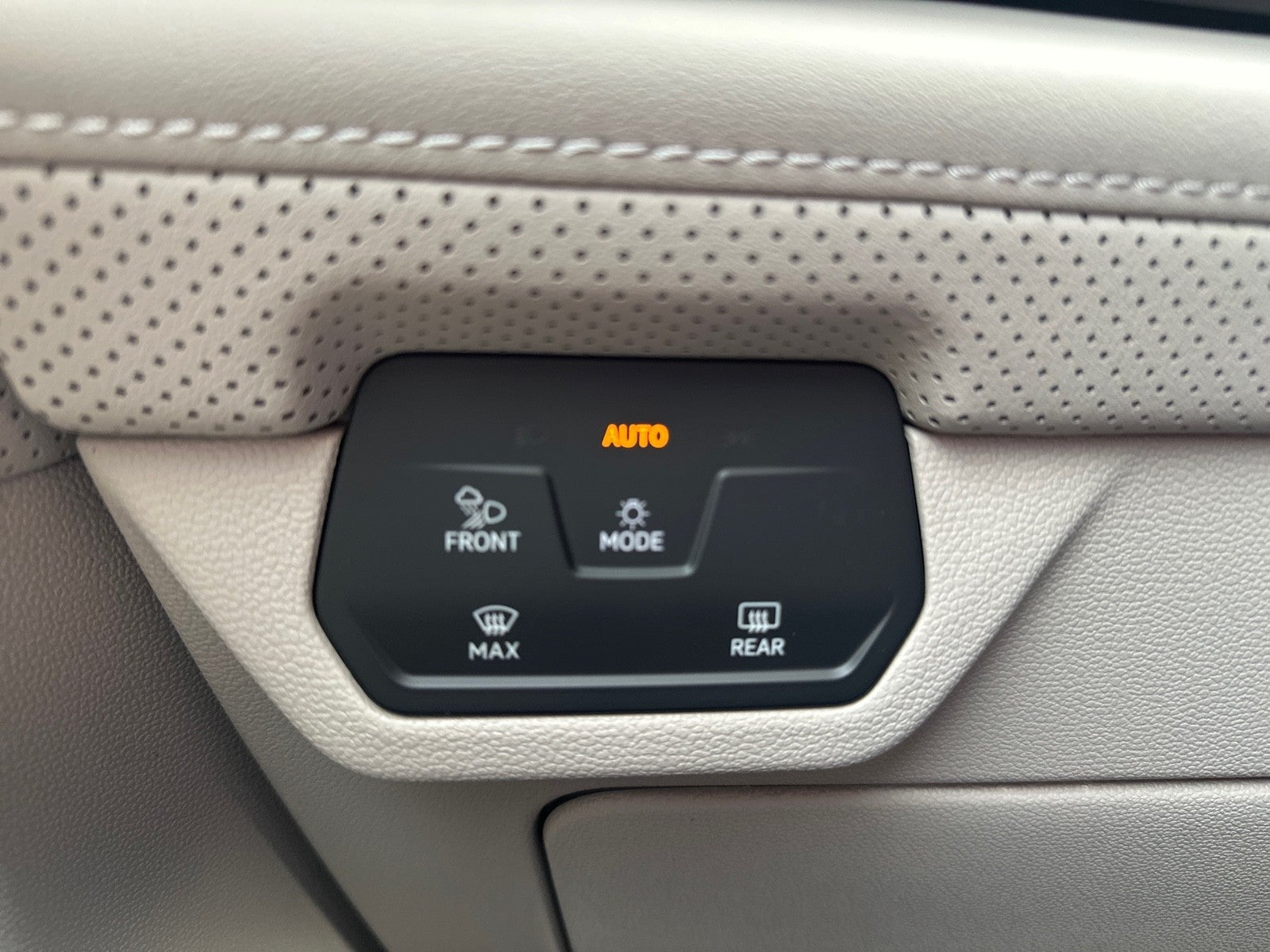 2026 Volkswagen Atlas 2.0T SE FWD