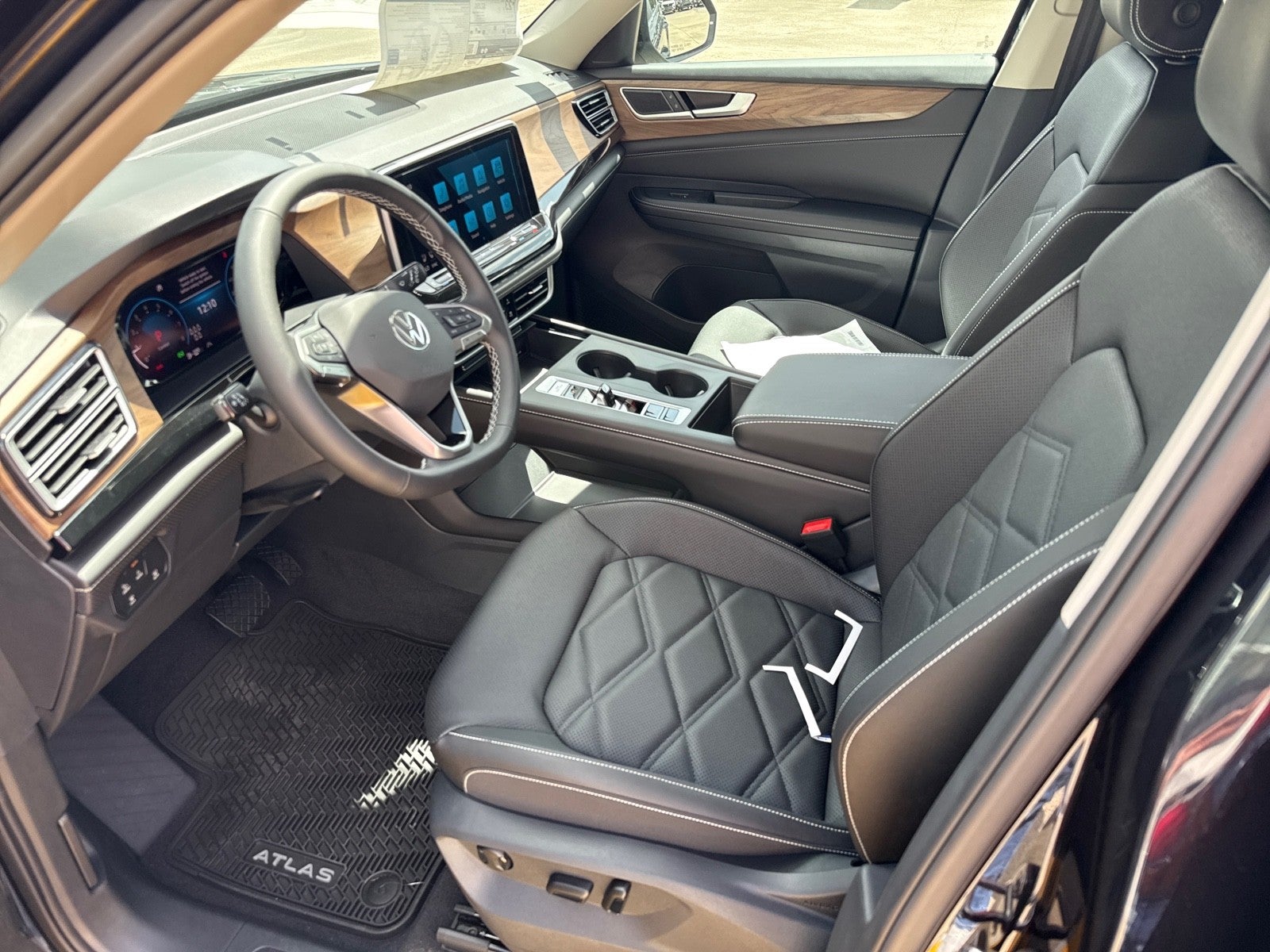 2026 Volkswagen Atlas 2.0T SE FWD