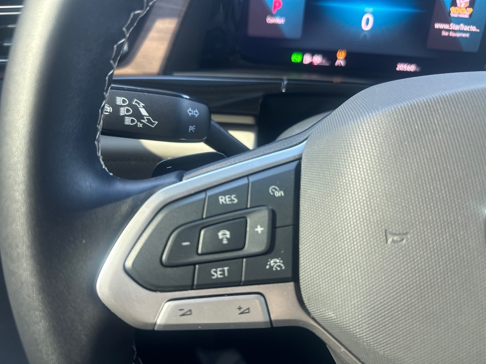 2025 Volkswagen Atlas 2.0T SE FWD