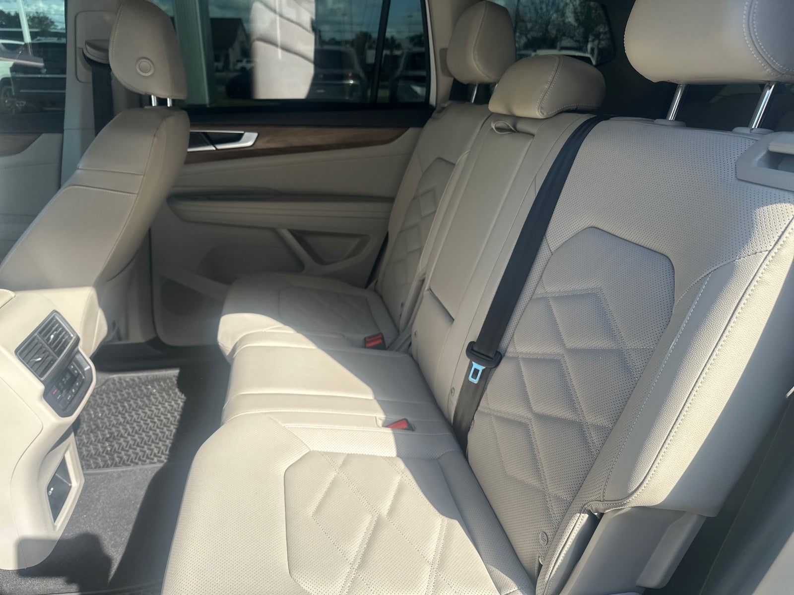 2025 Volkswagen Atlas 2.0T SE FWD