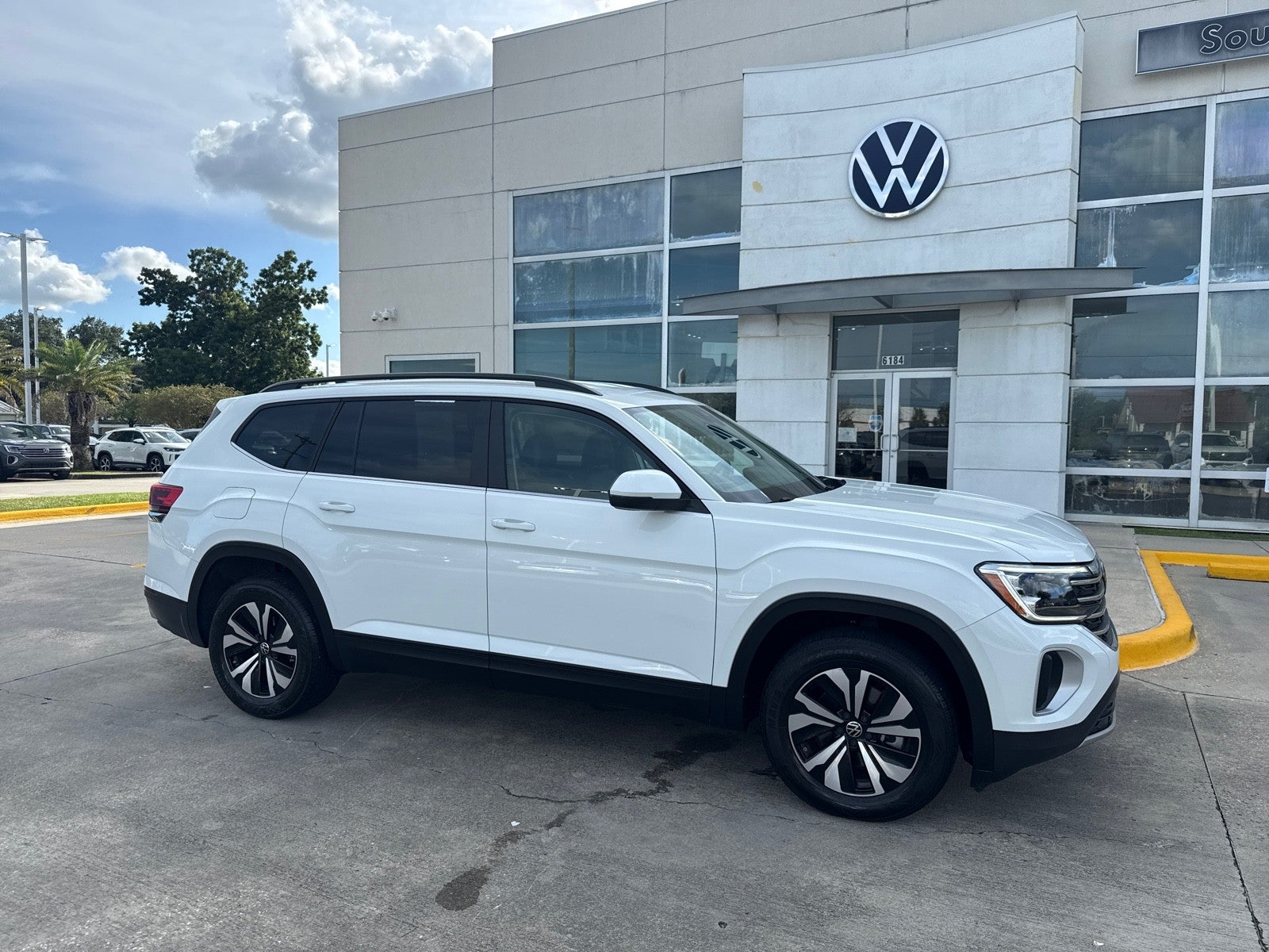 2024 Volkswagen Atlas 2.0T SE