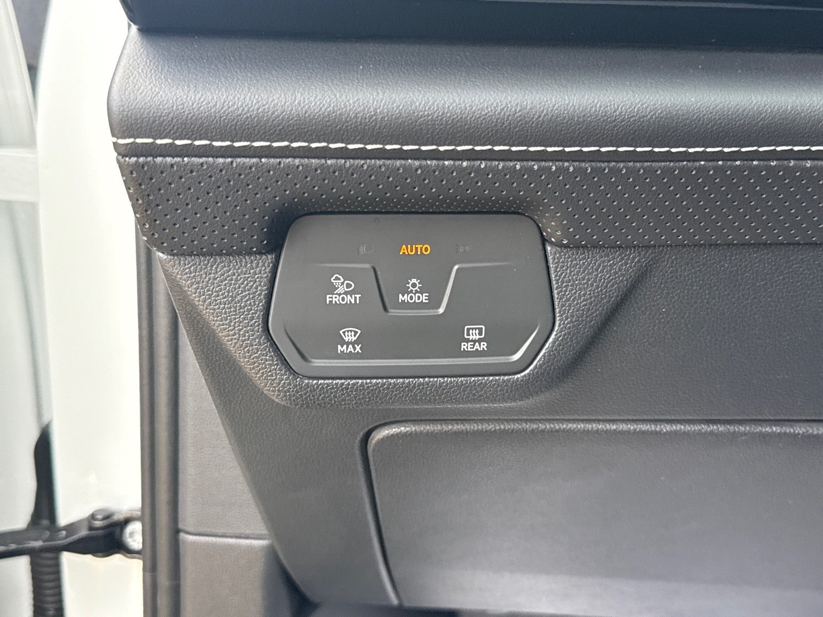 2024 Volkswagen Atlas 2.0T SE FWD