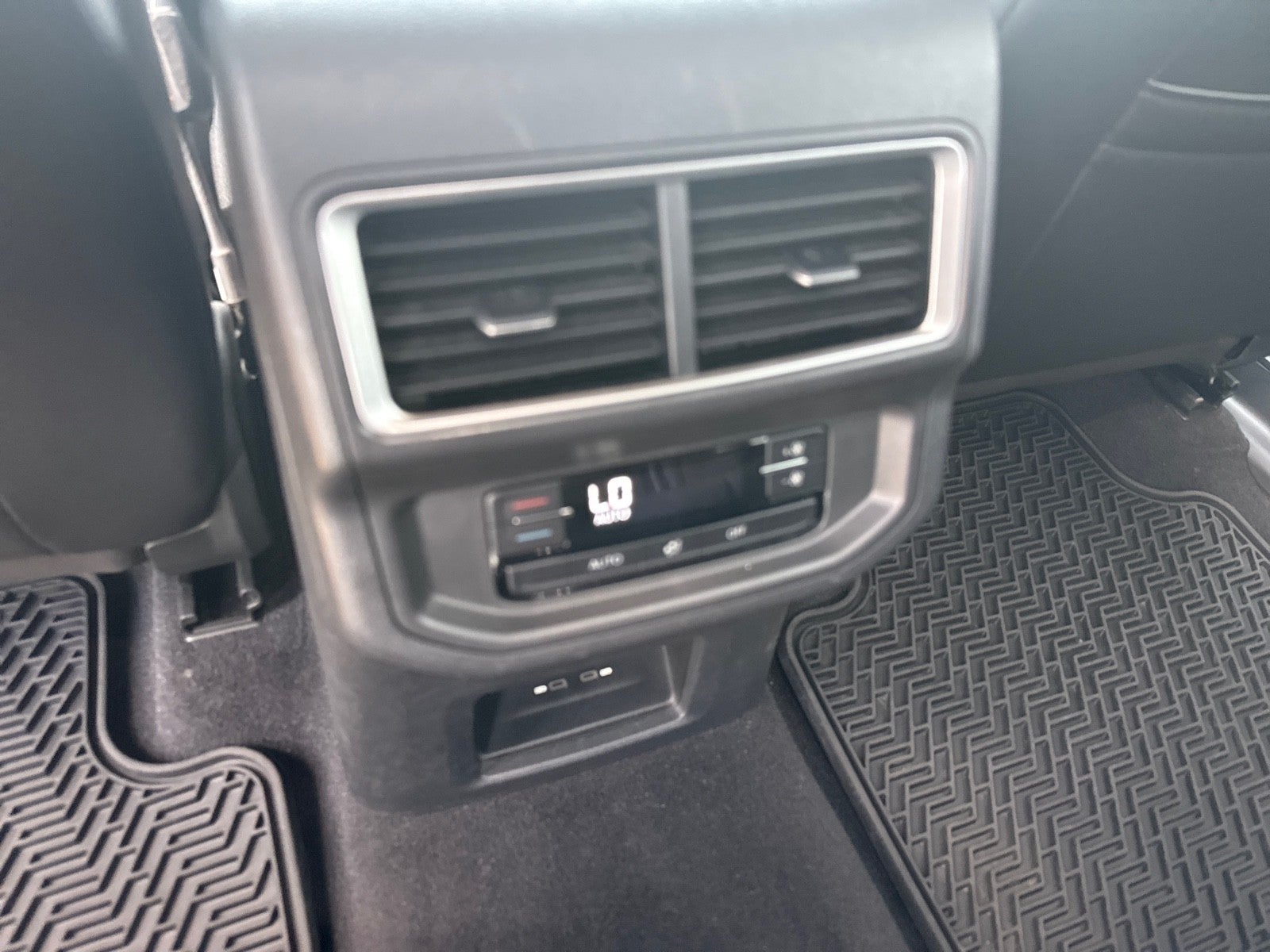 2024 Volkswagen Atlas 2.0T SE FWD