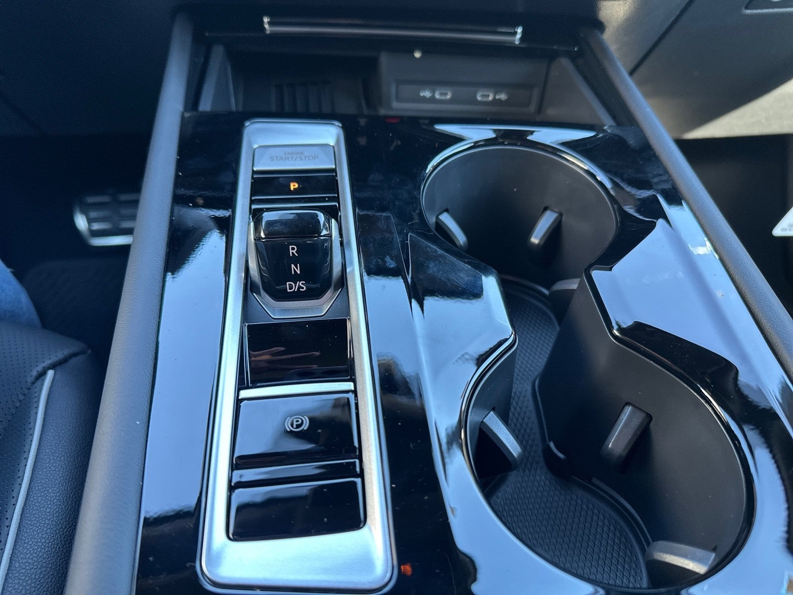 2026 Volkswagen Atlas Cross Sport 2.0T SEL Premium R-Line 4MOTION