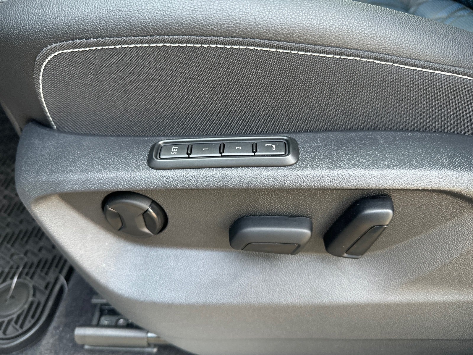 2026 Volkswagen Atlas Cross Sport 2.0T SEL Premium R-Line 4MOTION