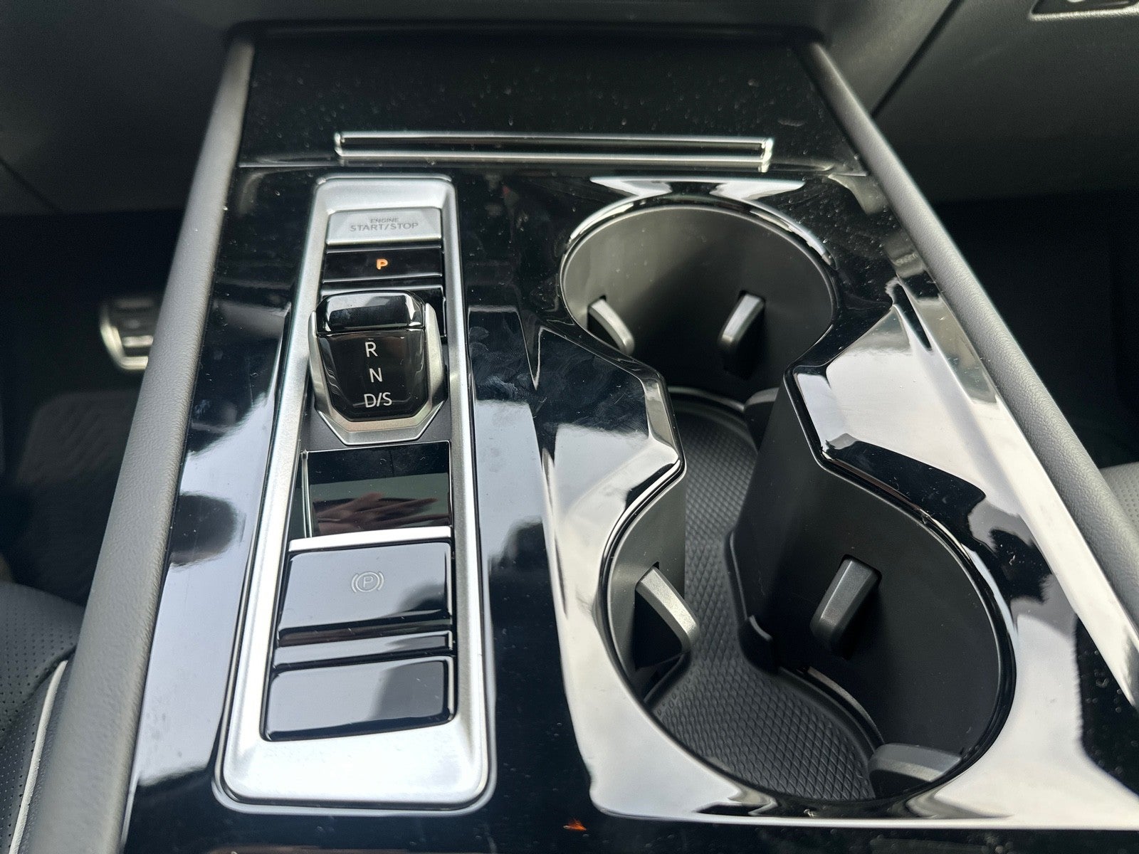 2026 Volkswagen Atlas Cross Sport 2.0T SEL Premium R-Line 4MOTION