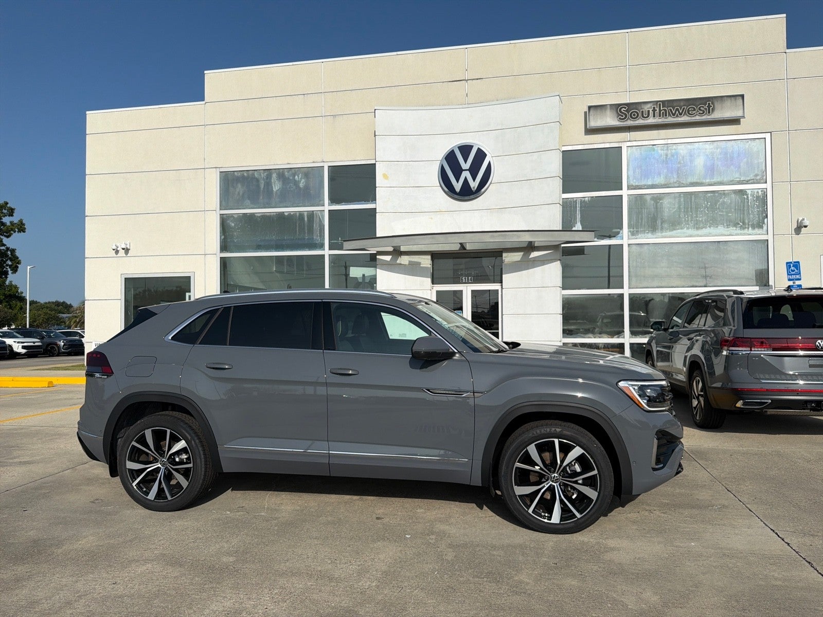 2026 Volkswagen Atlas Cross Sport 2.0T SEL Premium R-Line 4MOTION