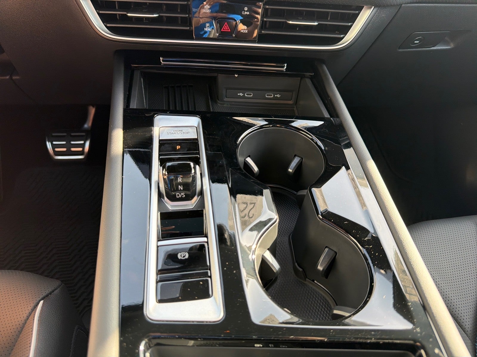 2026 Volkswagen Atlas Cross Sport 2.0T SEL Premium R-Line 4MOTION
