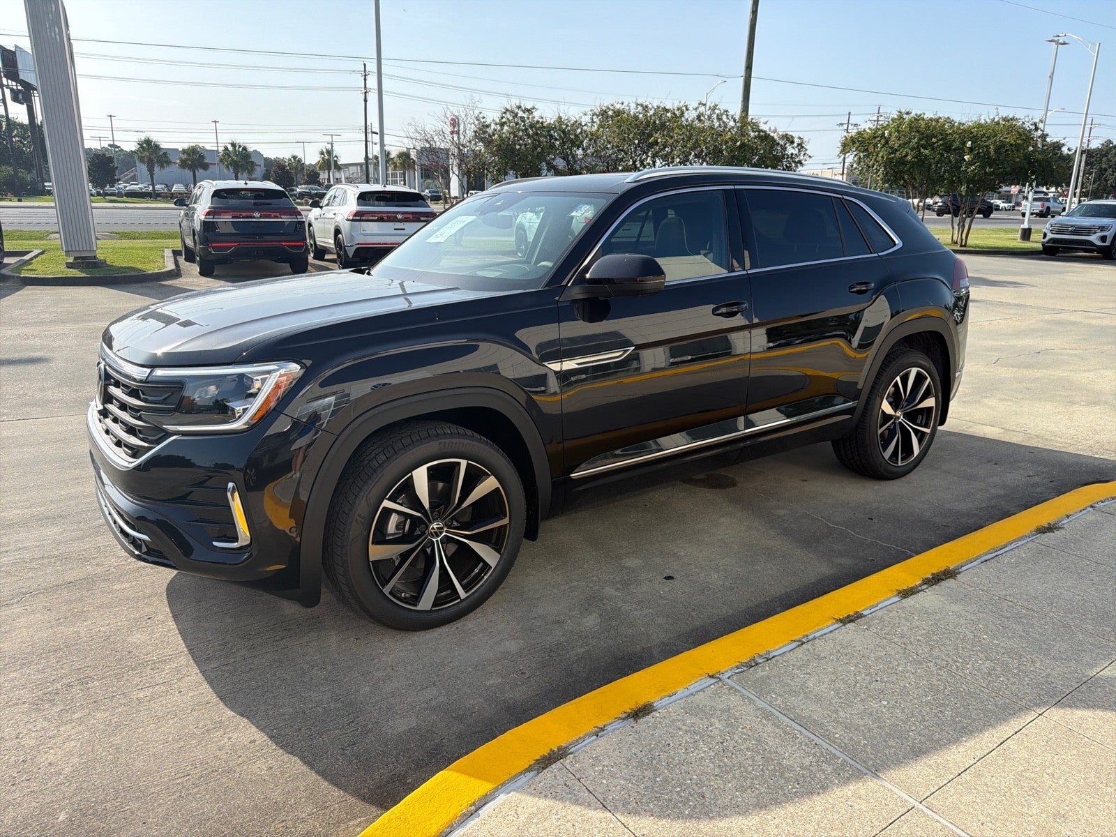 2026 Volkswagen Atlas Cross Sport 2.0T SEL Premium R-Line 4MOTION