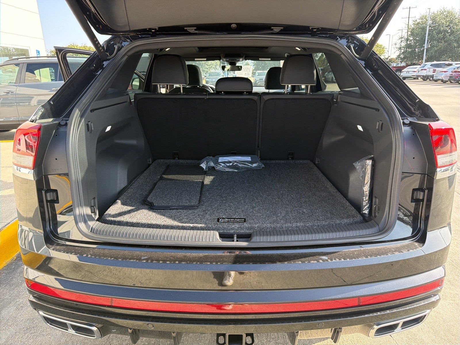 2026 Volkswagen Atlas Cross Sport 2.0T SEL Premium R-Line 4MOTION