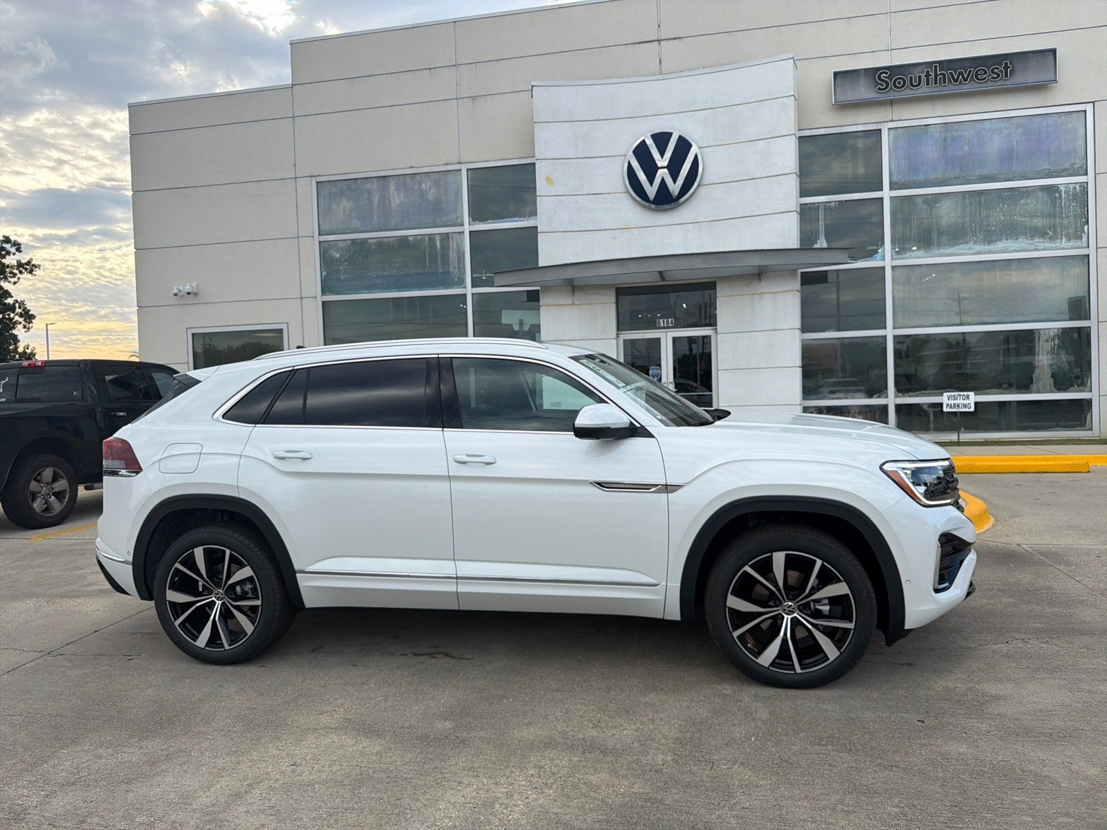 2026 Volkswagen Atlas Cross Sport 2.0T SEL Premium R-Line 4MOTION