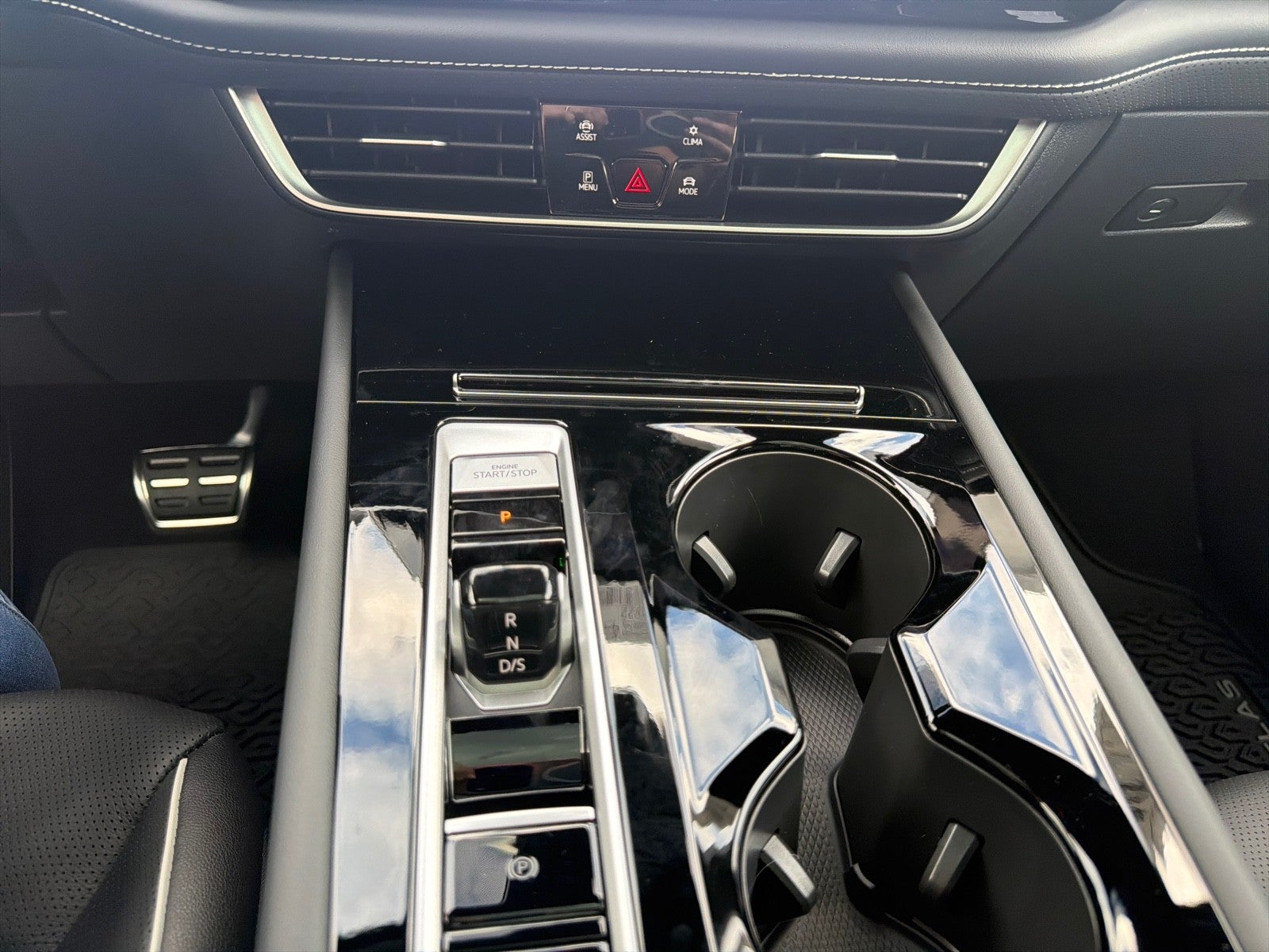 2026 Volkswagen Atlas Cross Sport 2.0T SEL Premium R-Line 4MOTION