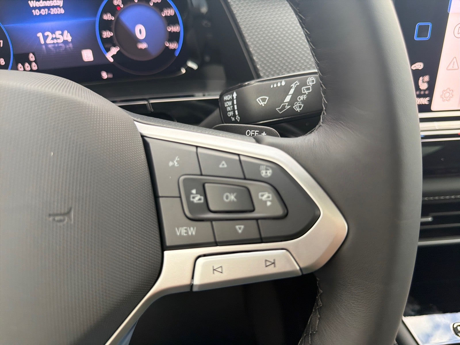 2026 Volkswagen Atlas Cross Sport 2.0T SEL Premium R-Line 4MOTION