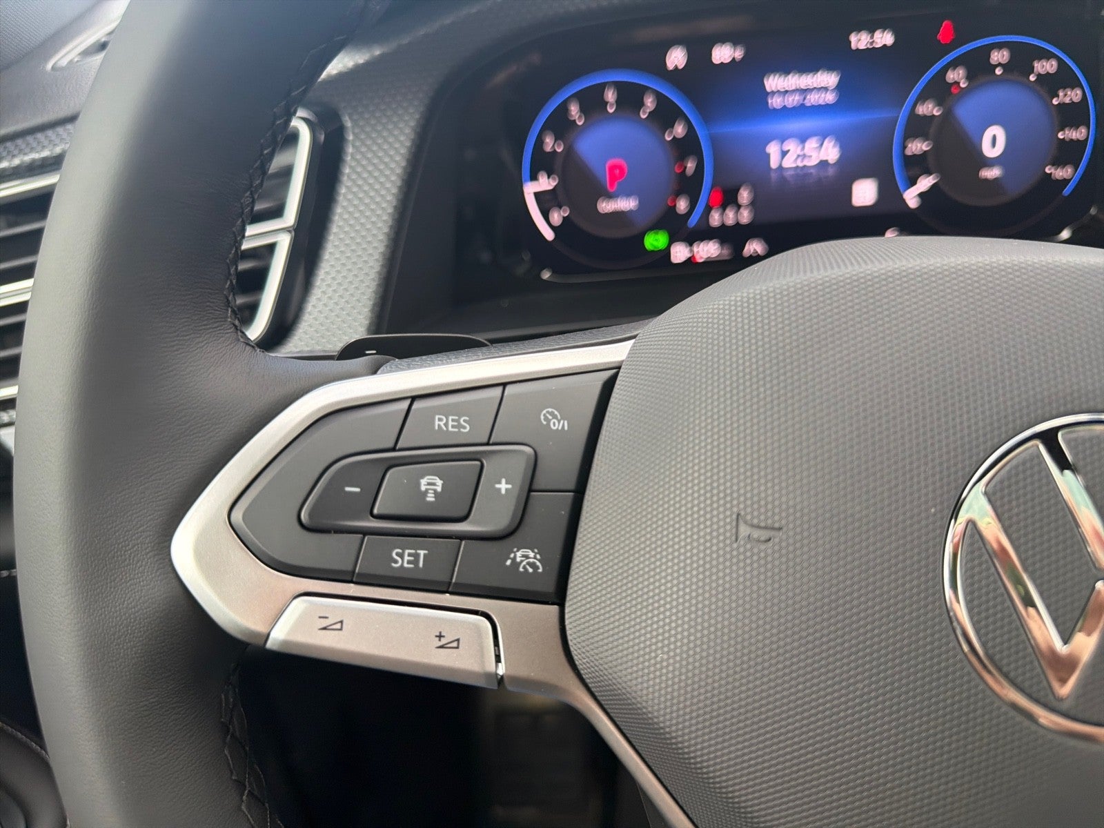 2026 Volkswagen Atlas Cross Sport 2.0T SEL Premium R-Line 4MOTION