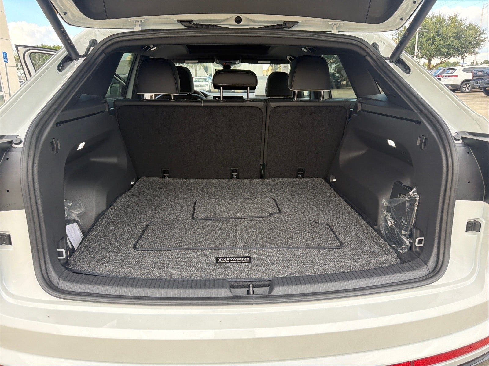 2026 Volkswagen Atlas Cross Sport 2.0T SEL Premium R-Line 4MOTION