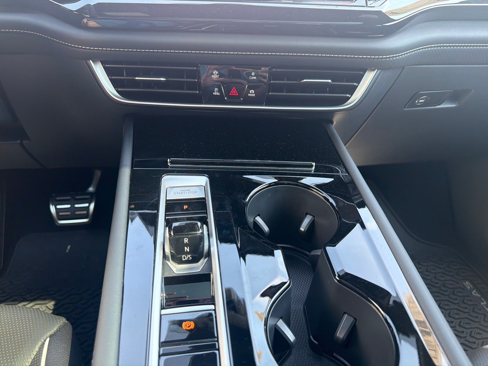 2026 Volkswagen Atlas Cross Sport 2.0T SEL Premium R-Line 4MOTION