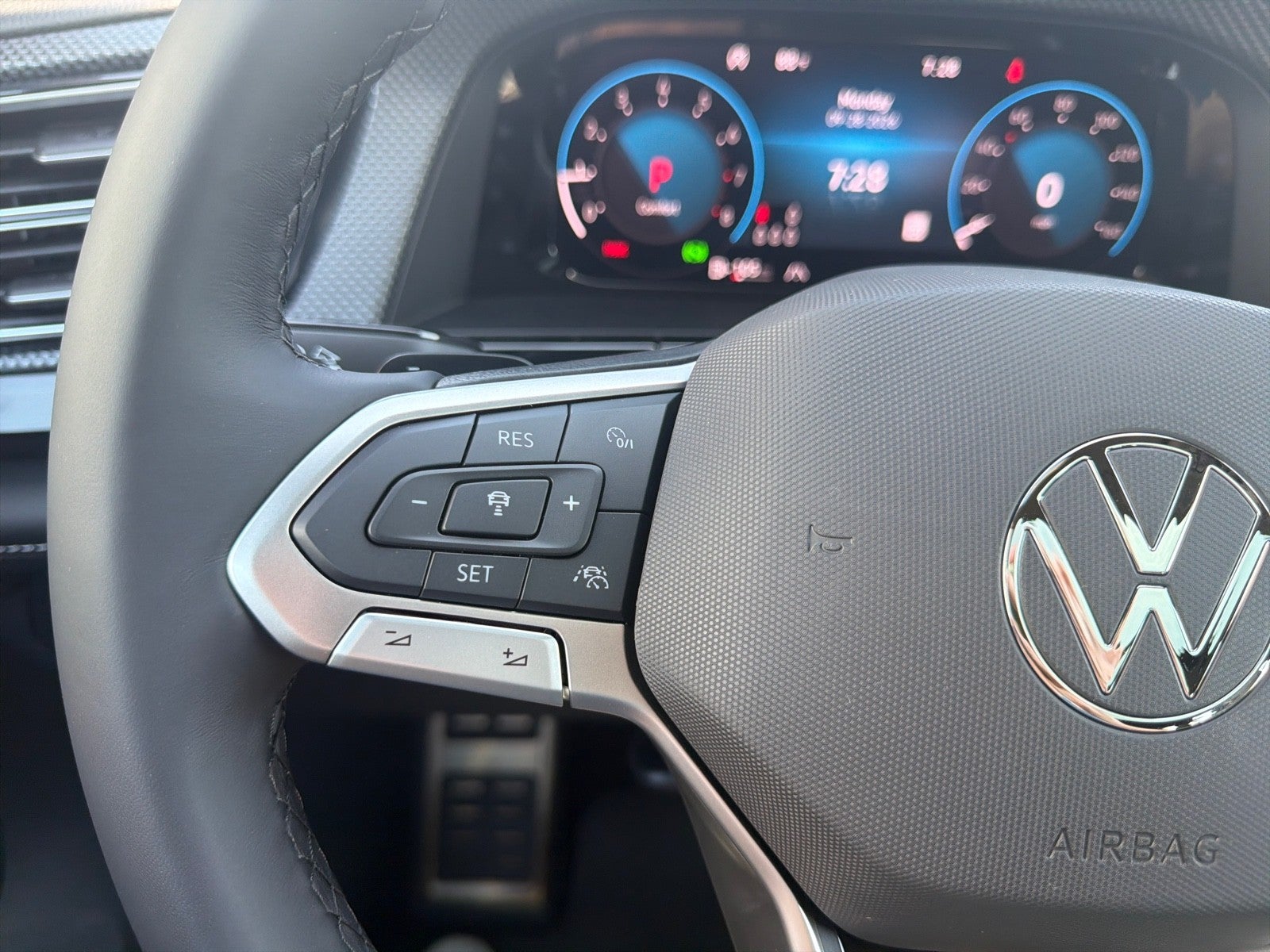 2026 Volkswagen Atlas Cross Sport 2.0T SEL Premium R-Line 4MOTION