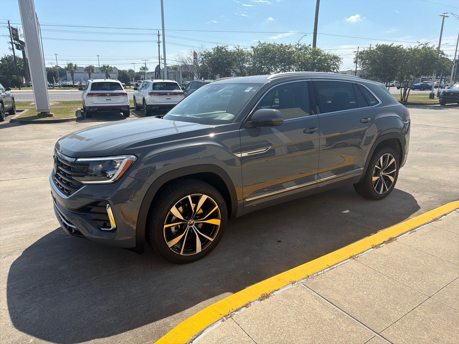 2026 Volkswagen Atlas Cross Sport 2.0T SEL Premium R-Line 4MOTION