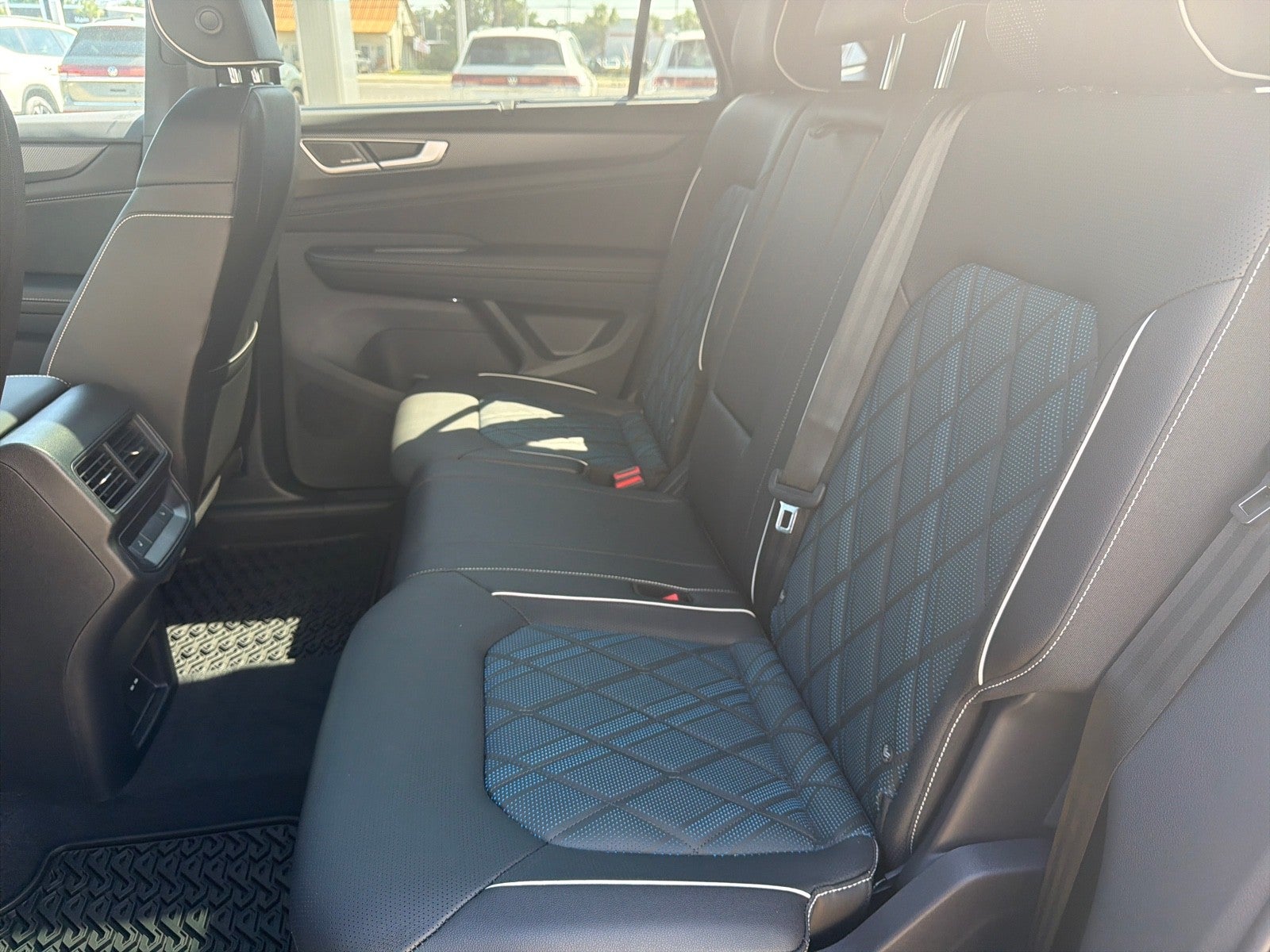 2026 Volkswagen Atlas Cross Sport 2.0T SEL Premium R-Line 4MOTION