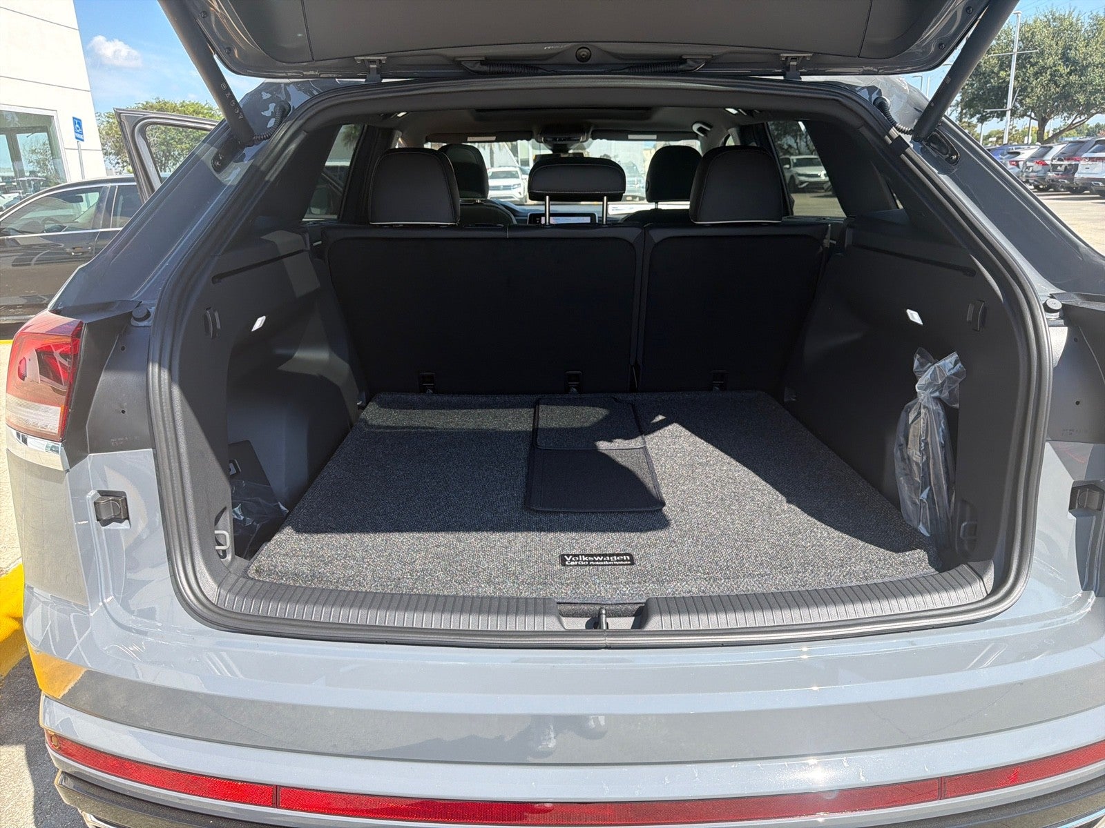 2026 Volkswagen Atlas Cross Sport 2.0T SEL Premium R-Line 4MOTION