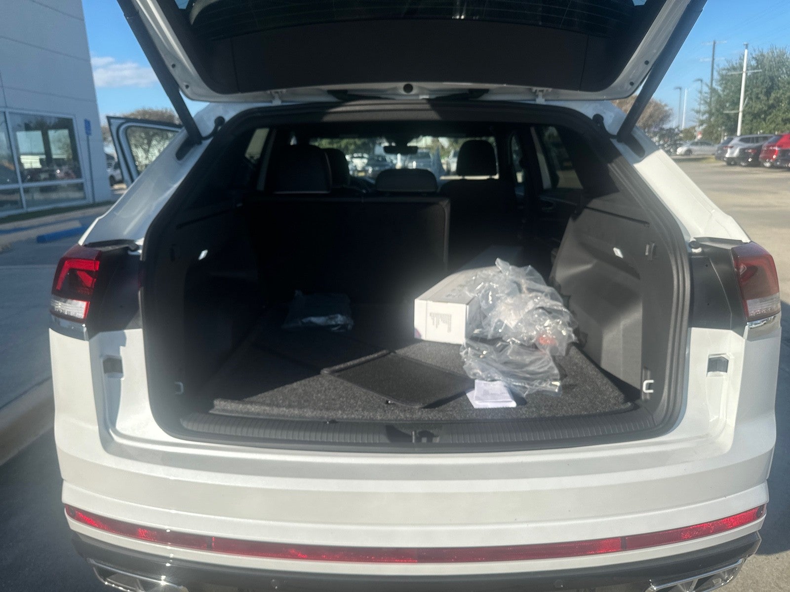 2026 Volkswagen Atlas Cross Sport 2.0T SEL Premium R-Line 4MOTION