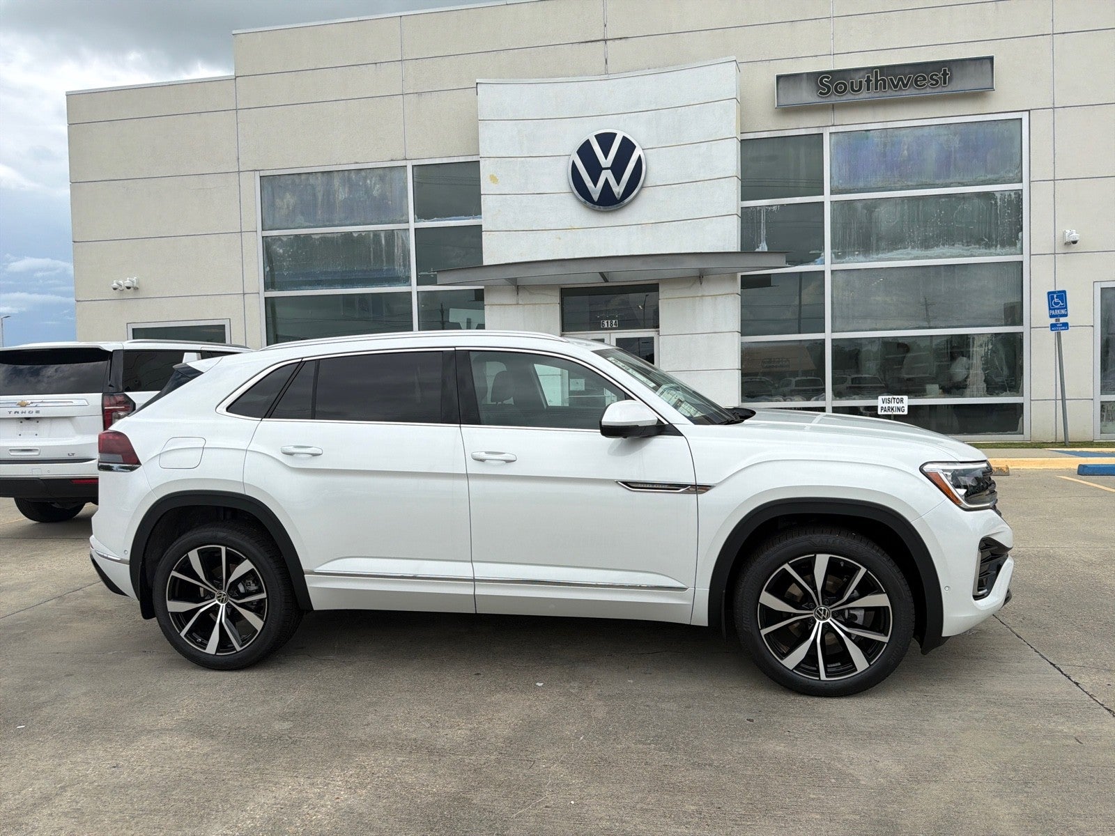 2026 Volkswagen Atlas Cross Sport 2.0T SEL Premium R-Line 4MOTION
