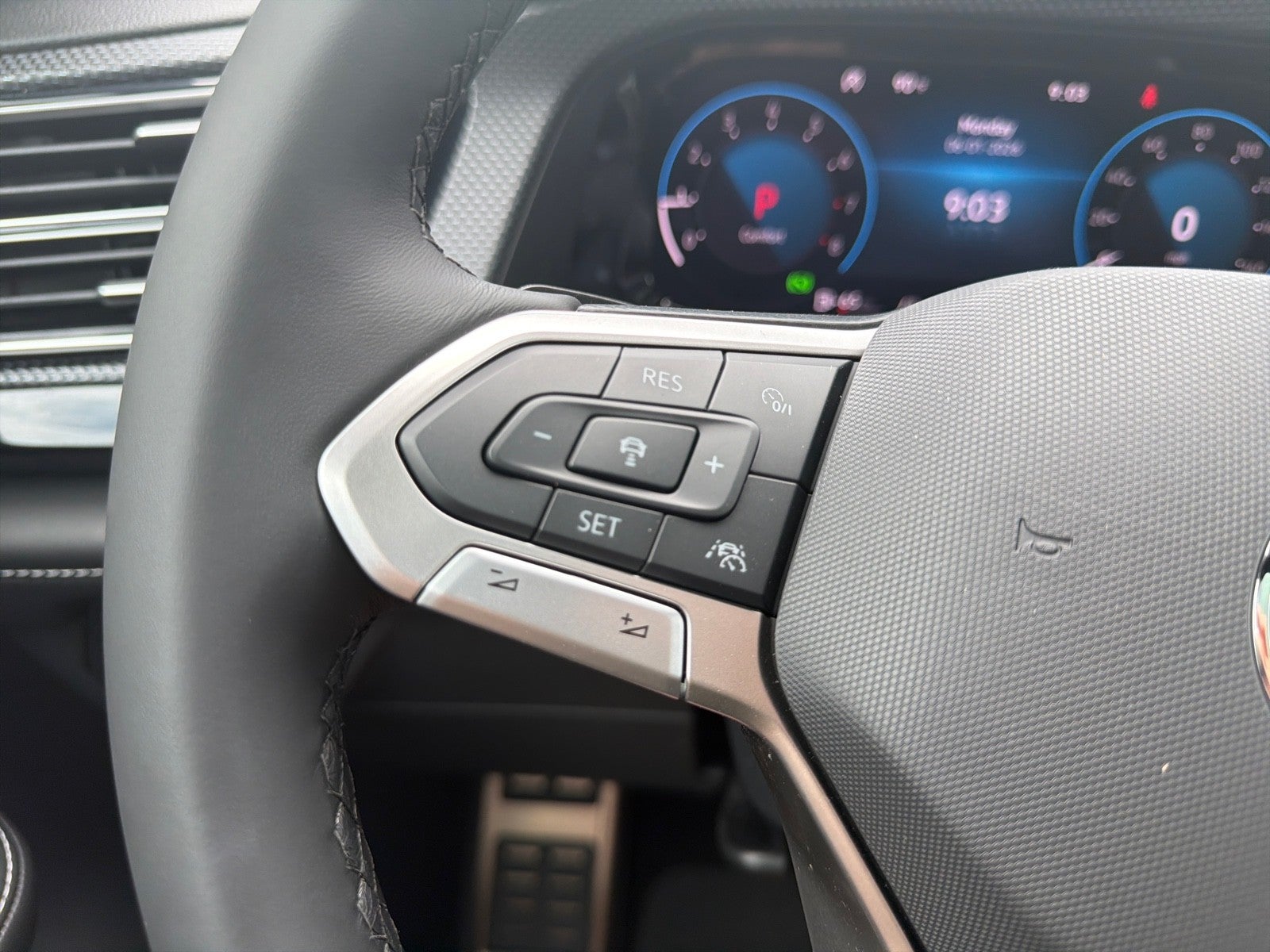 2026 Volkswagen Atlas Cross Sport 2.0T SEL Premium R-Line 4MOTION