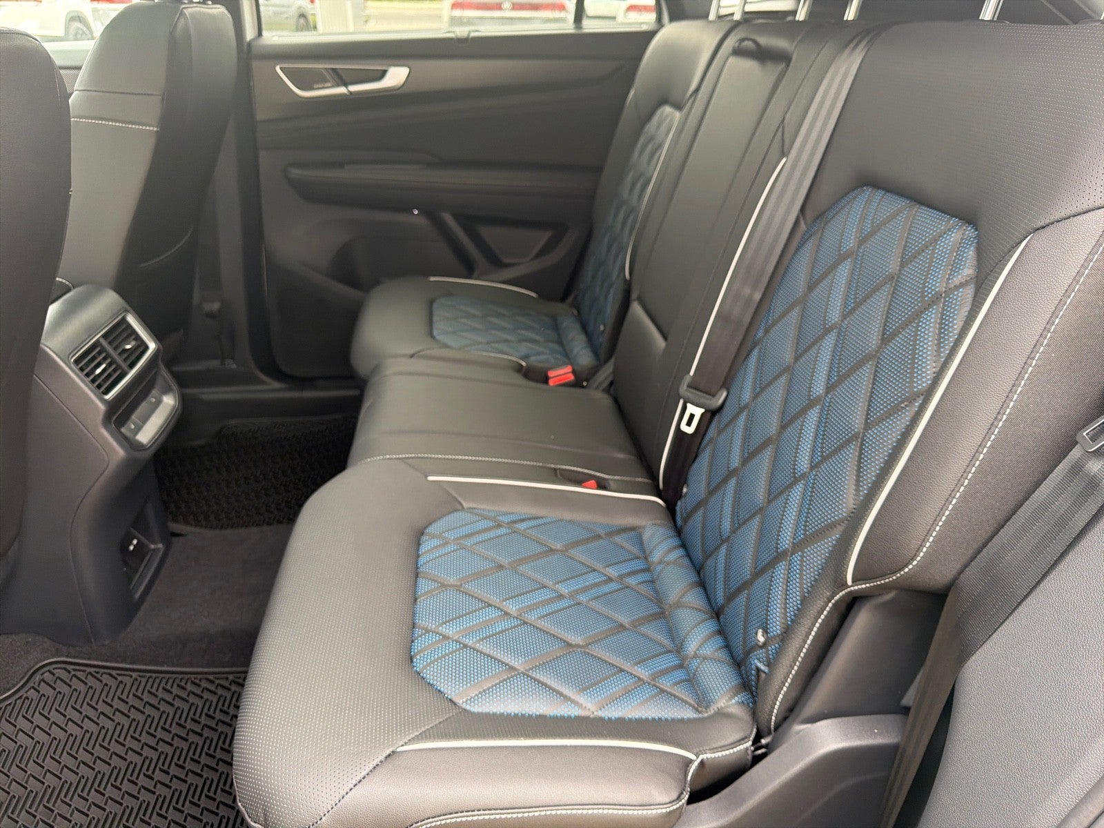 2026 Volkswagen Atlas Cross Sport 2.0T SEL Premium R-Line 4MOTION