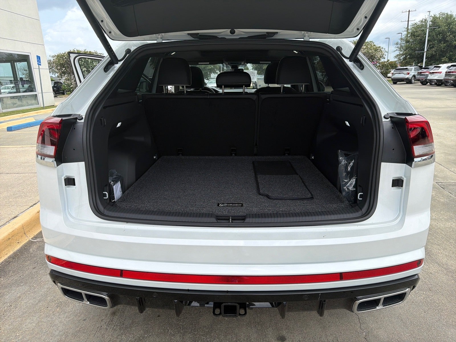 2026 Volkswagen Atlas Cross Sport 2.0T SEL Premium R-Line 4MOTION