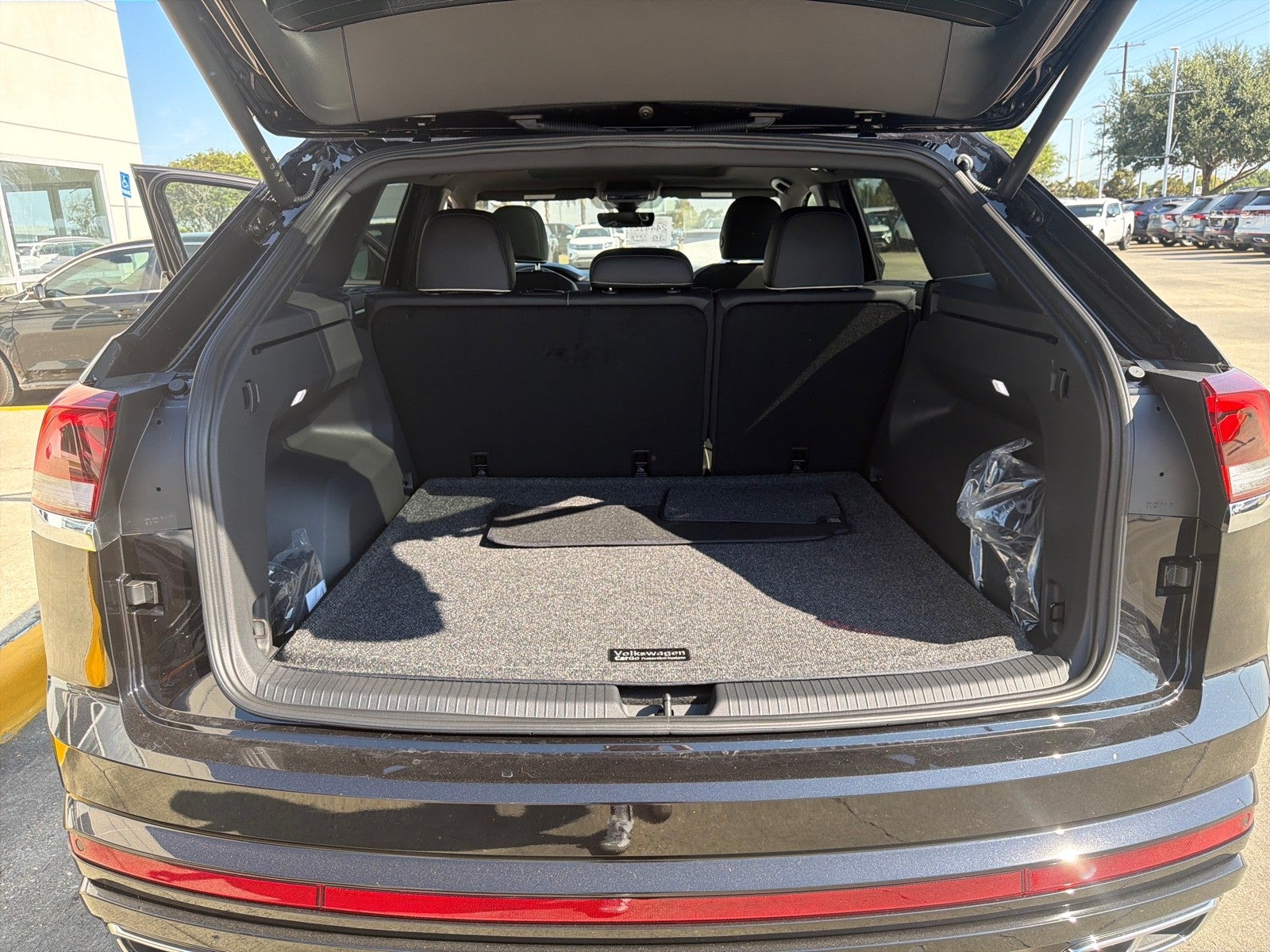 2026 Volkswagen Atlas Cross Sport 2.0T SEL Premium R-Line 4MOTION